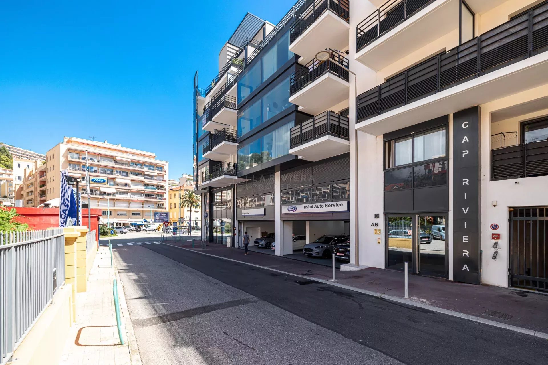 Photo 21 — LA RIVIERA PROPERTIES