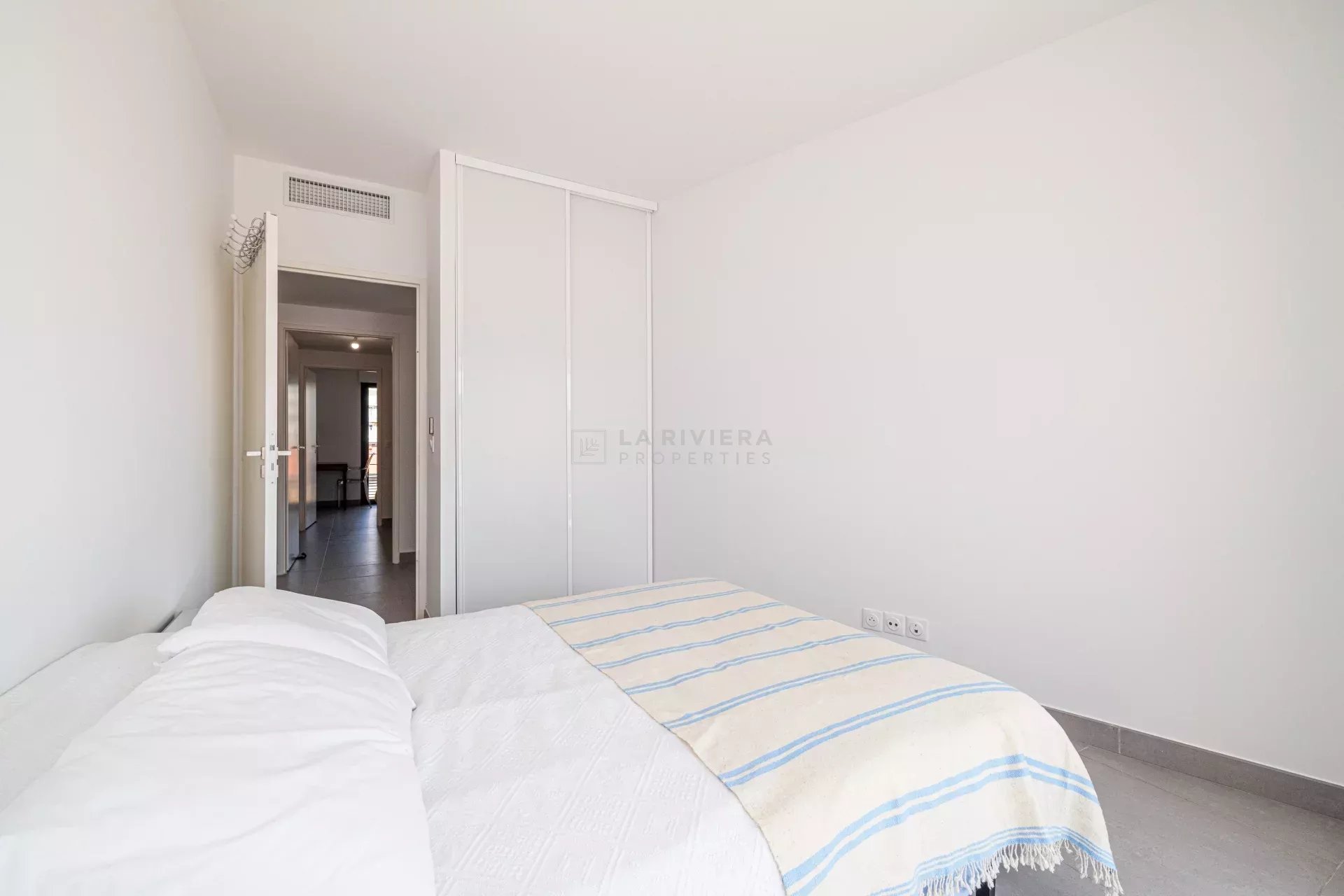 Photo 8 — LA RIVIERA PROPERTIES