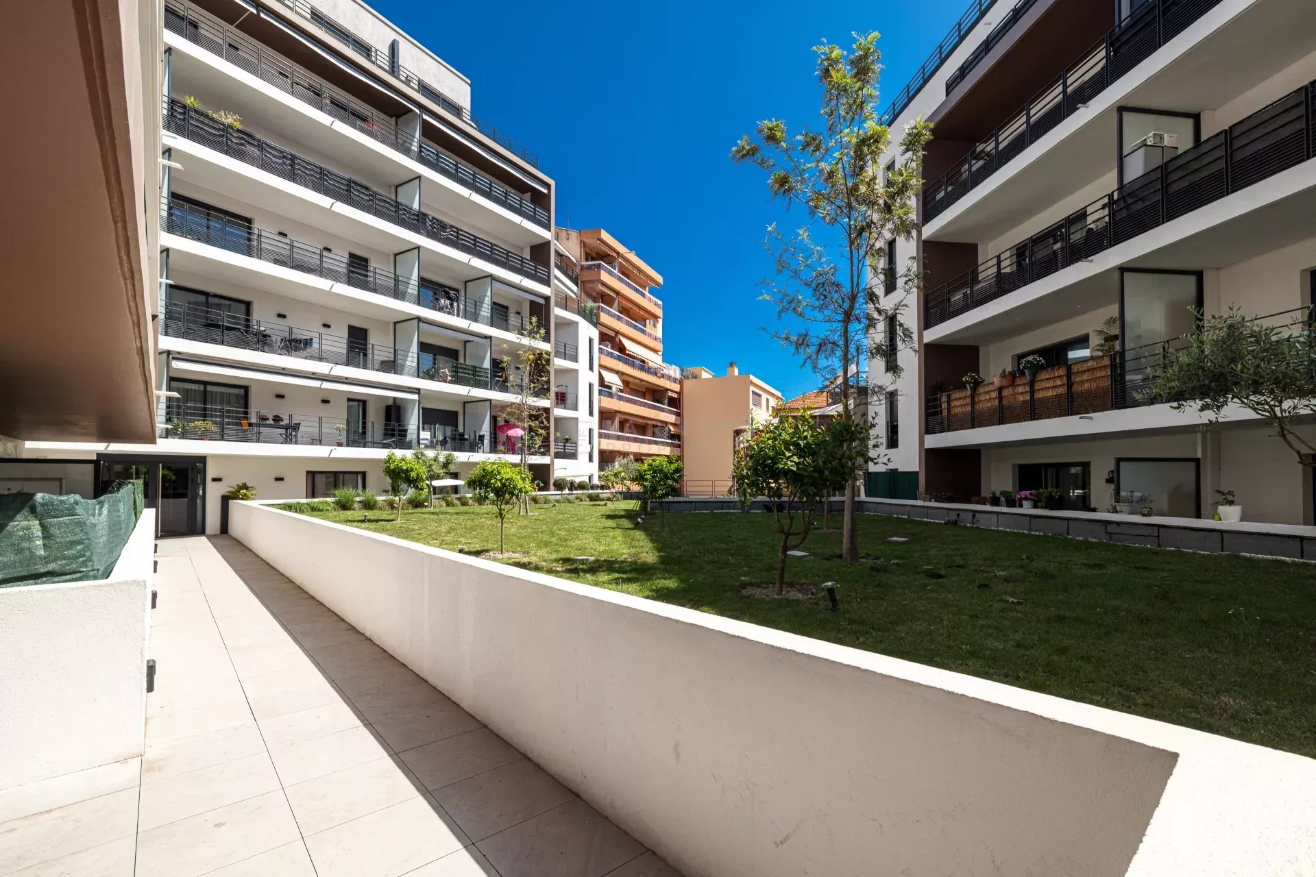 Photo 20 — LA RIVIERA PROPERTIES