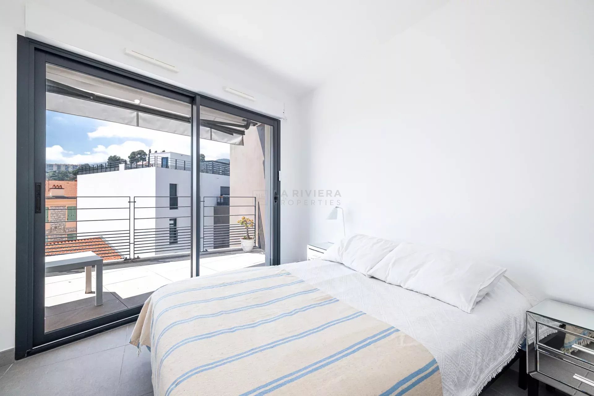 Photo 6 — LA RIVIERA PROPERTIES