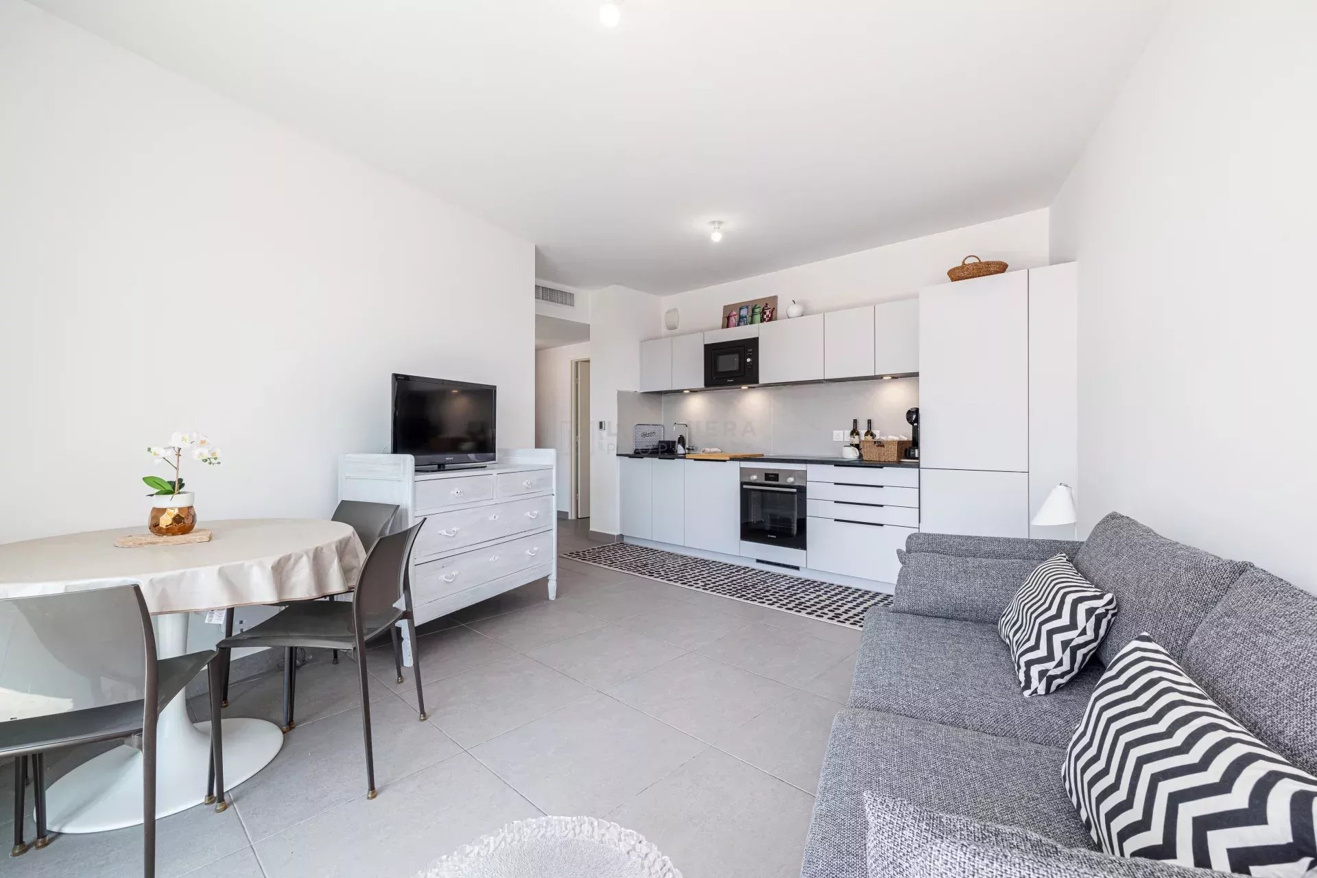 Photo 3 — LA RIVIERA PROPERTIES