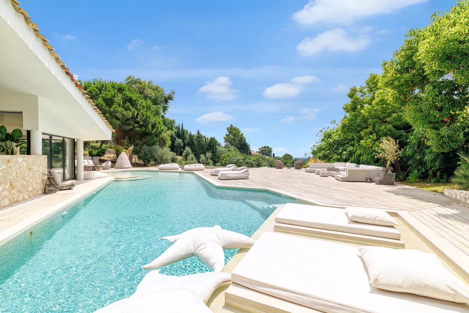 Photo 8 — LA RIVIERA PROPERTIES