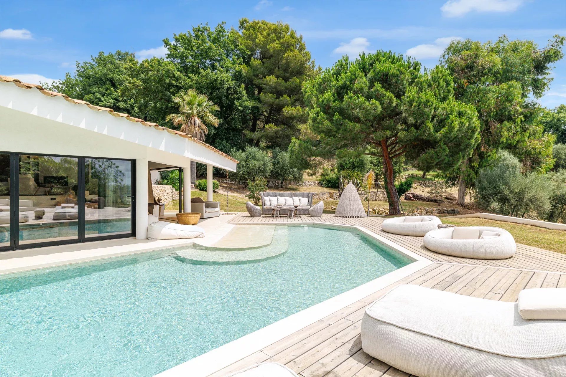Photo 4 — LA RIVIERA PROPERTIES