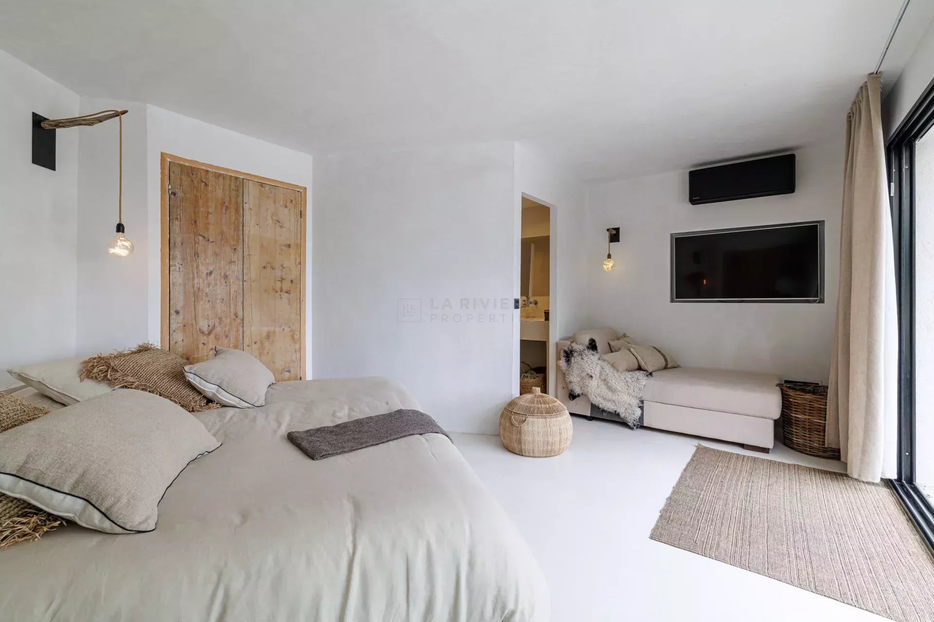 Photo 25 — LA RIVIERA PROPERTIES