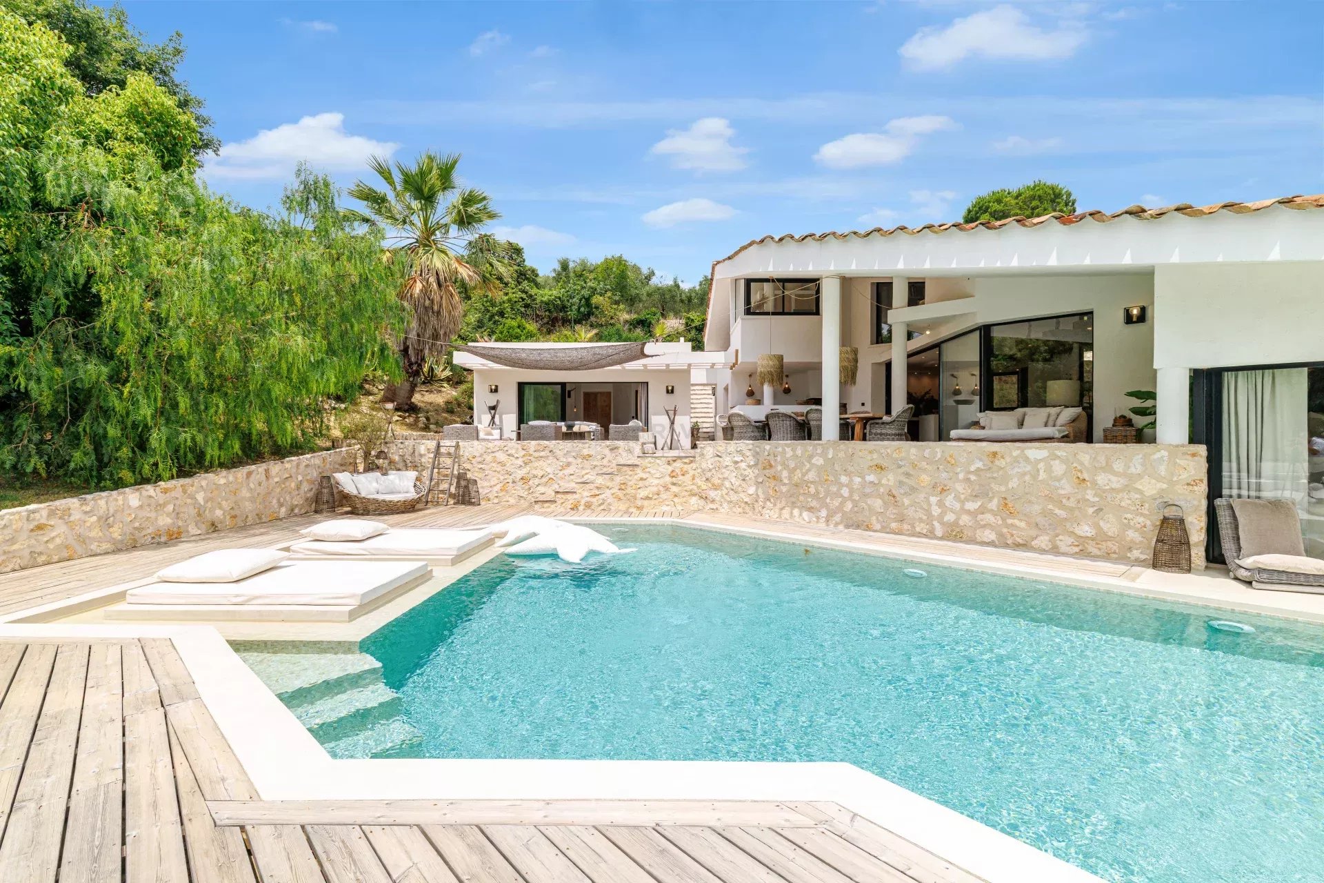 Photo 3 — LA RIVIERA PROPERTIES