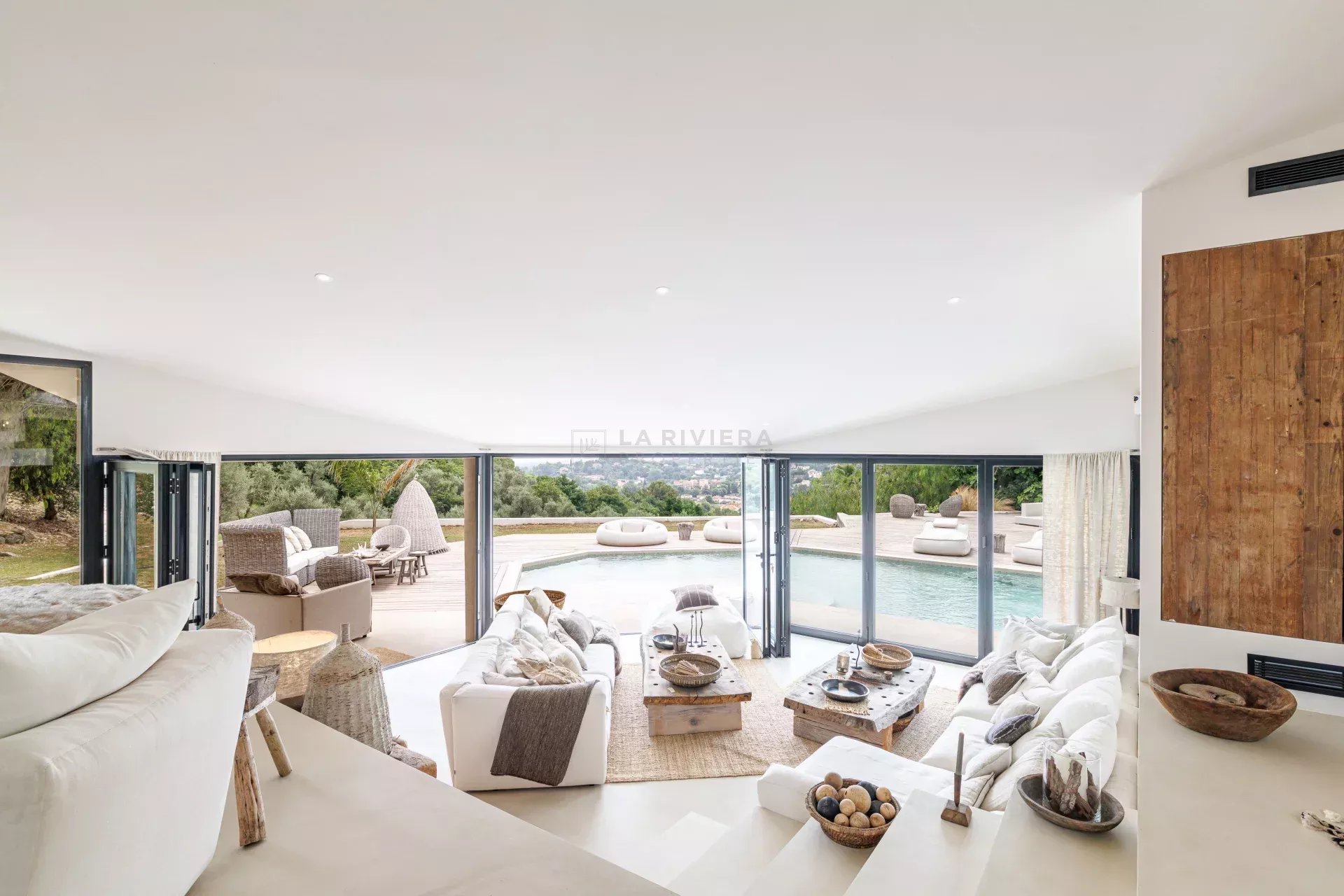 Photo 13 — LA RIVIERA PROPERTIES