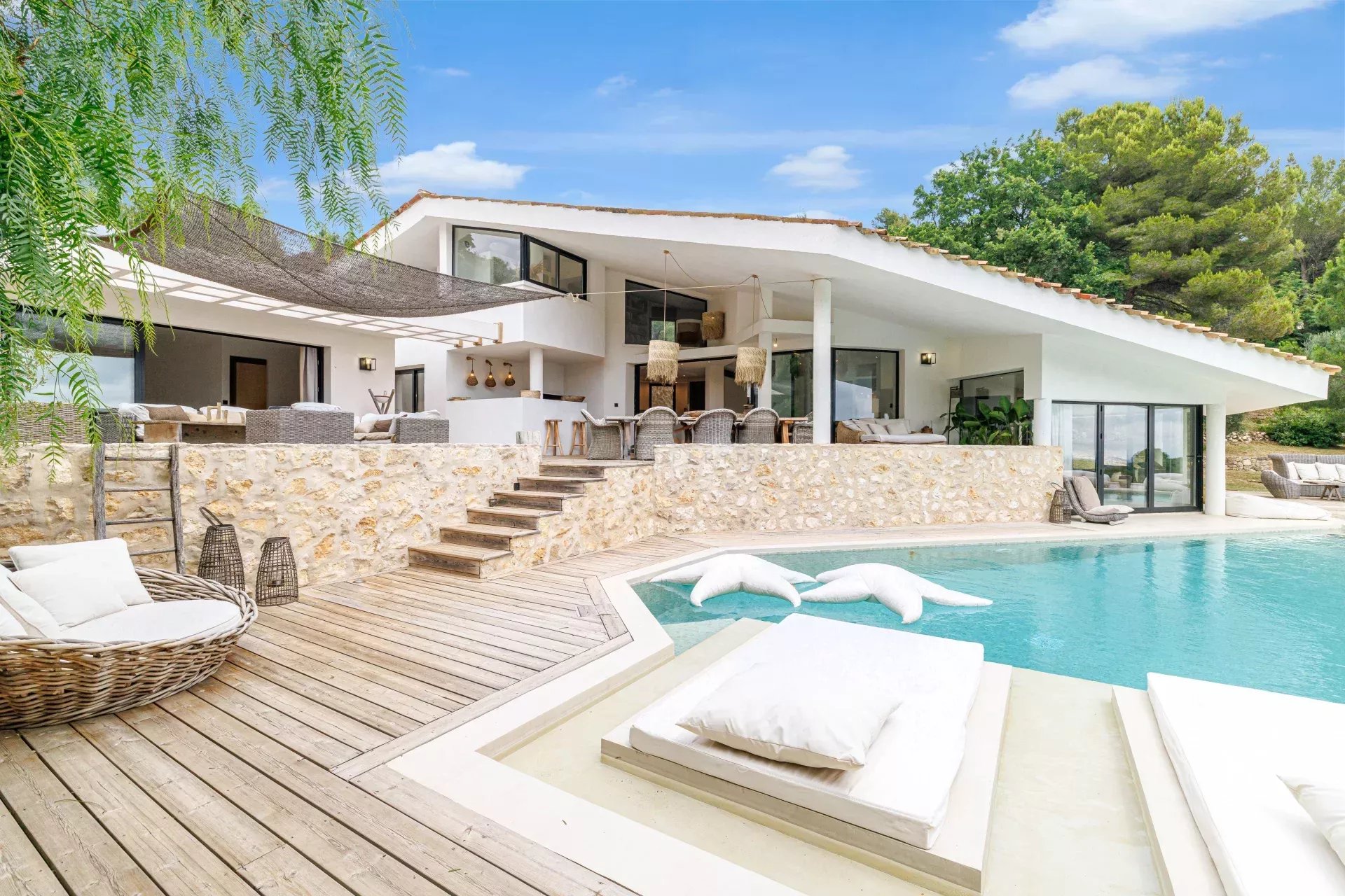 Photo 2 — LA RIVIERA PROPERTIES