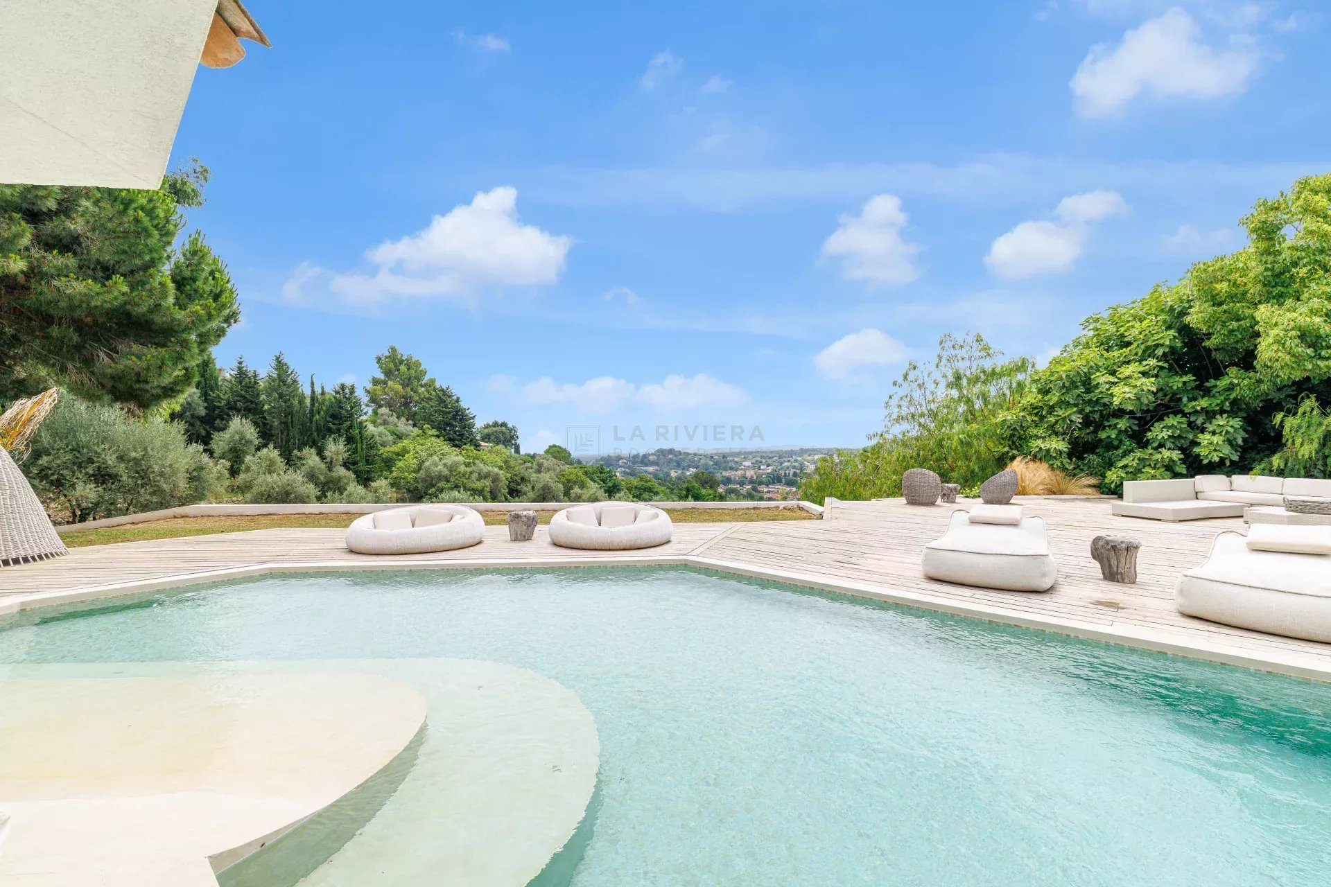 Photo 15 — LA RIVIERA PROPERTIES