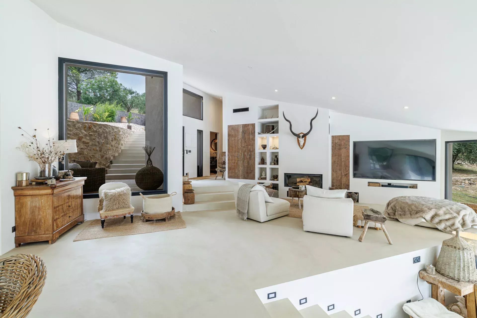 Photo 6 — LA RIVIERA PROPERTIES