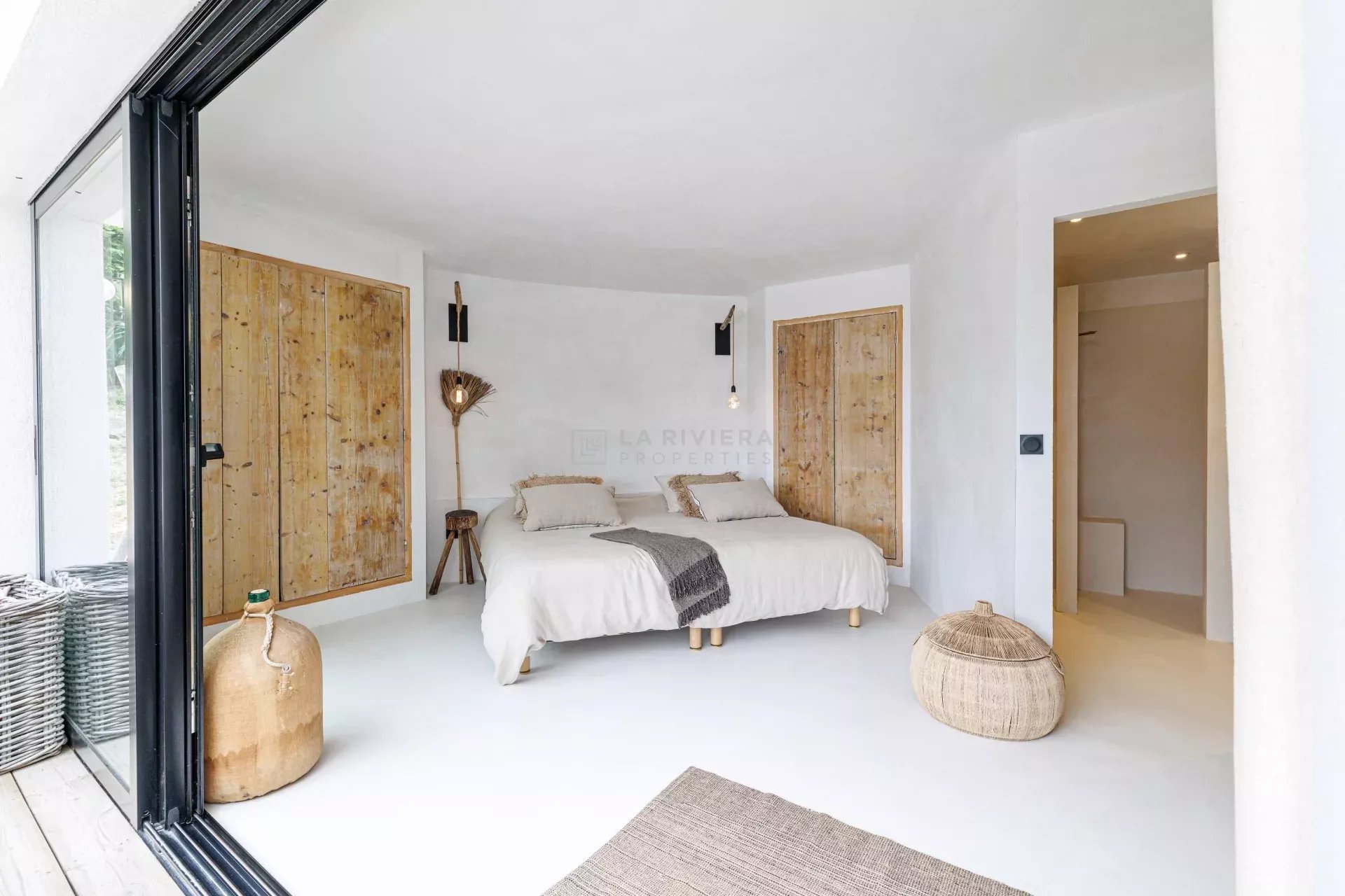 Photo 28 — LA RIVIERA PROPERTIES
