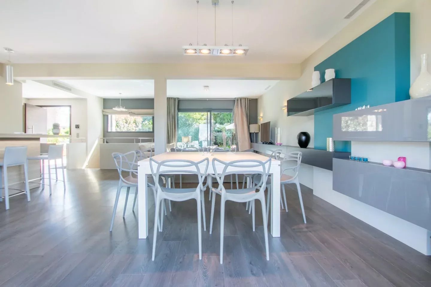 Photo 7 — LA RIVIERA PROPERTIES