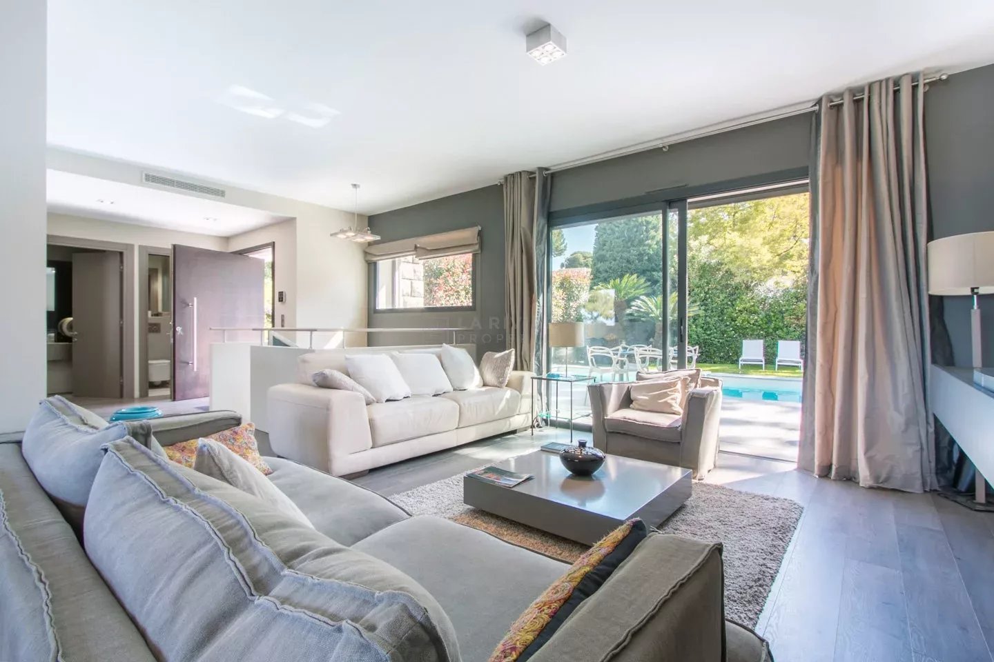 Photo 10 — LA RIVIERA PROPERTIES