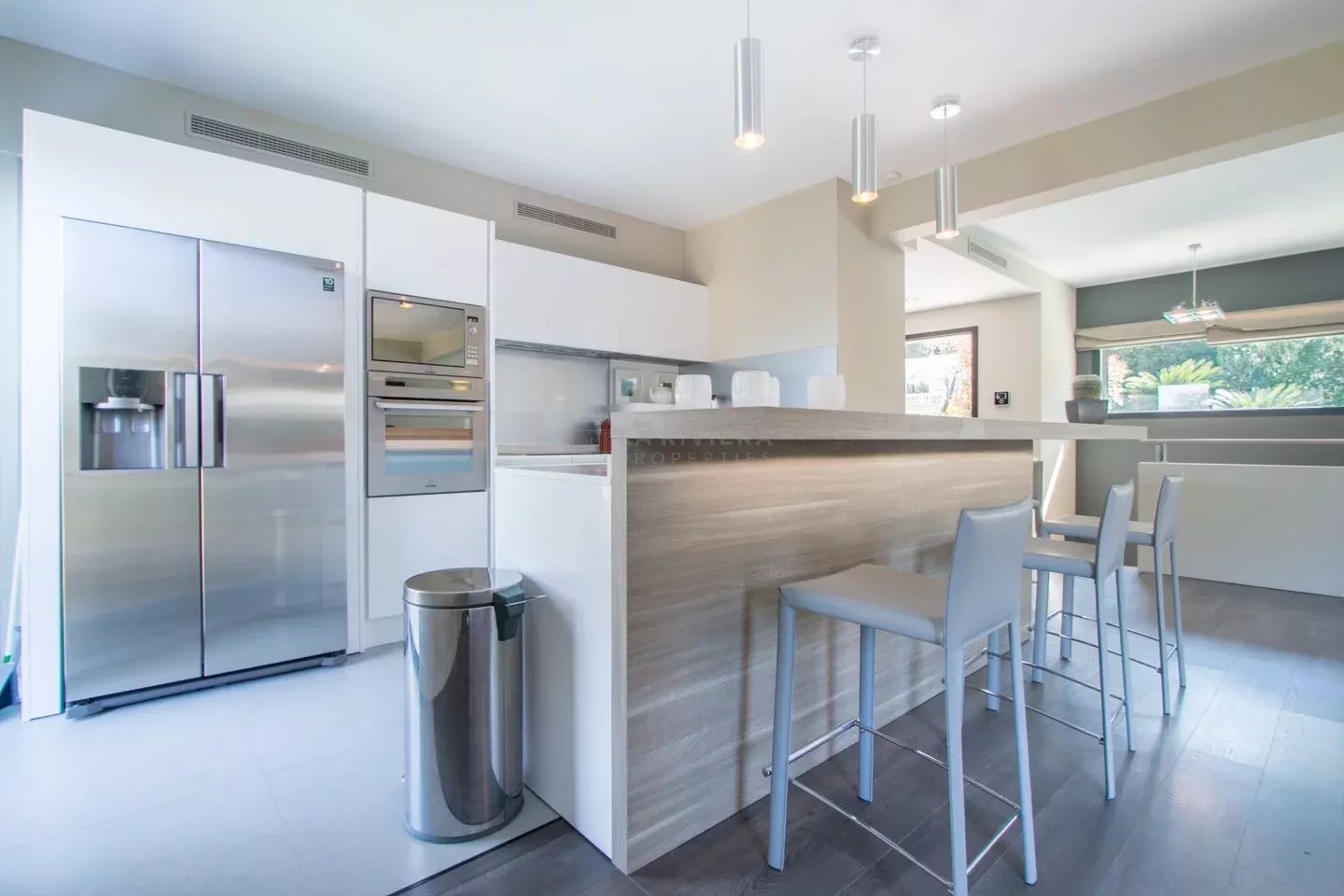 Photo 5 — LA RIVIERA PROPERTIES