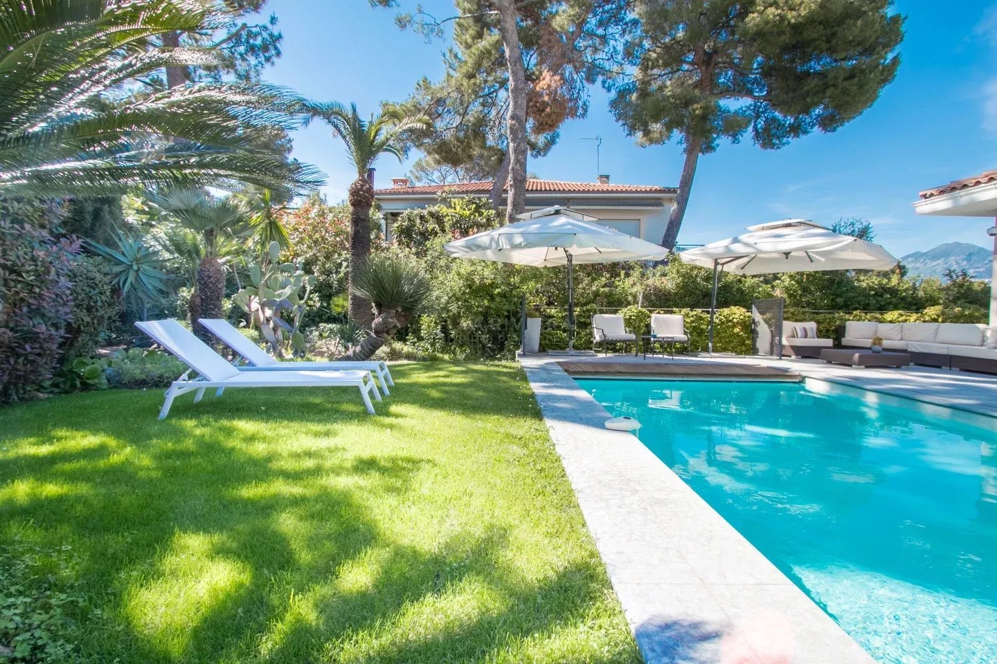 Photo 3 — LA RIVIERA PROPERTIES