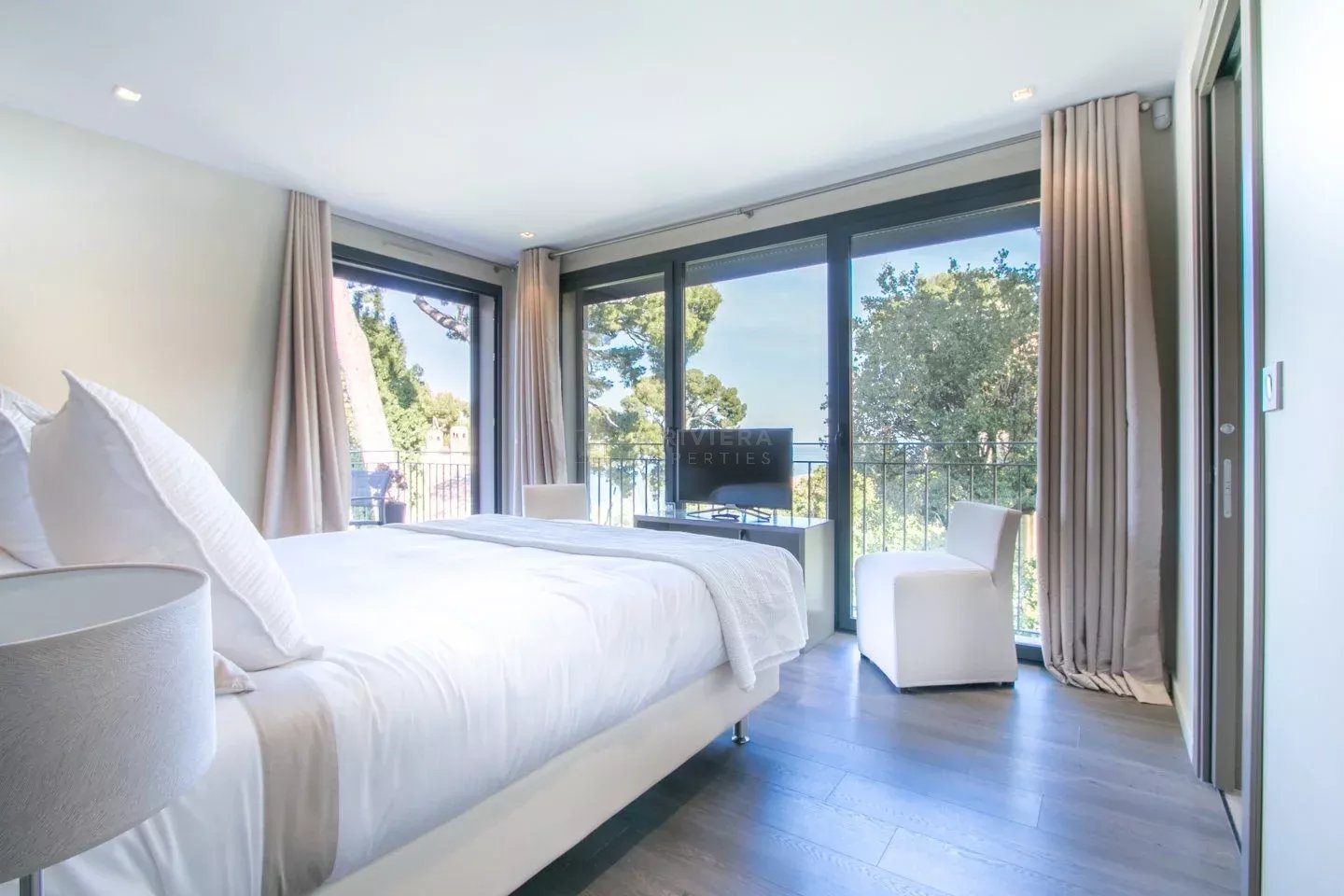 Photo 11 — LA RIVIERA PROPERTIES