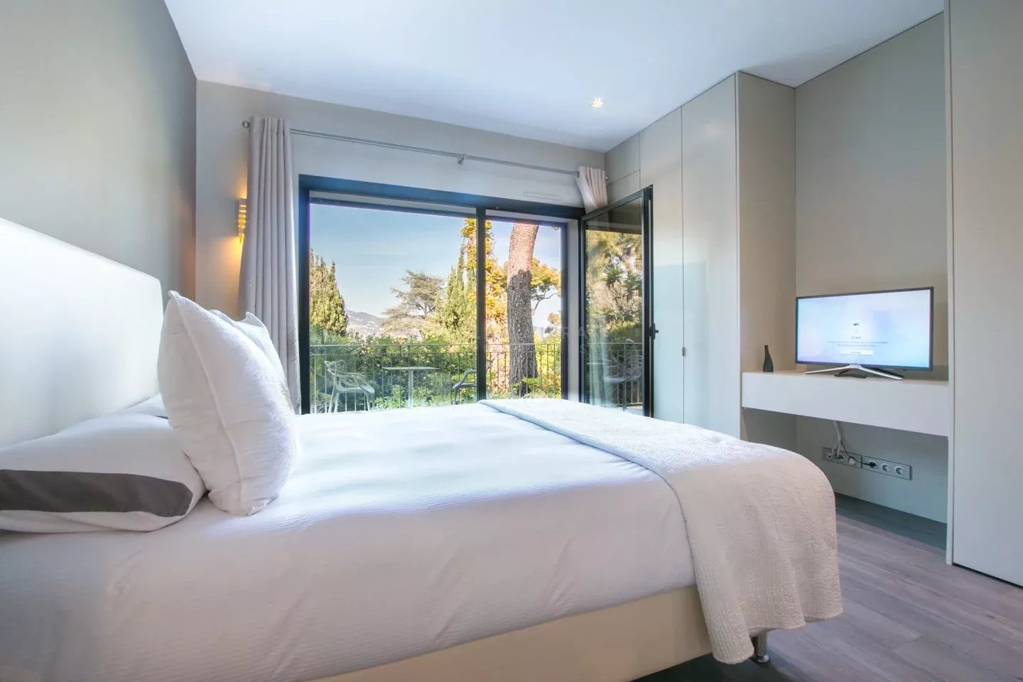 Photo 29 — LA RIVIERA PROPERTIES