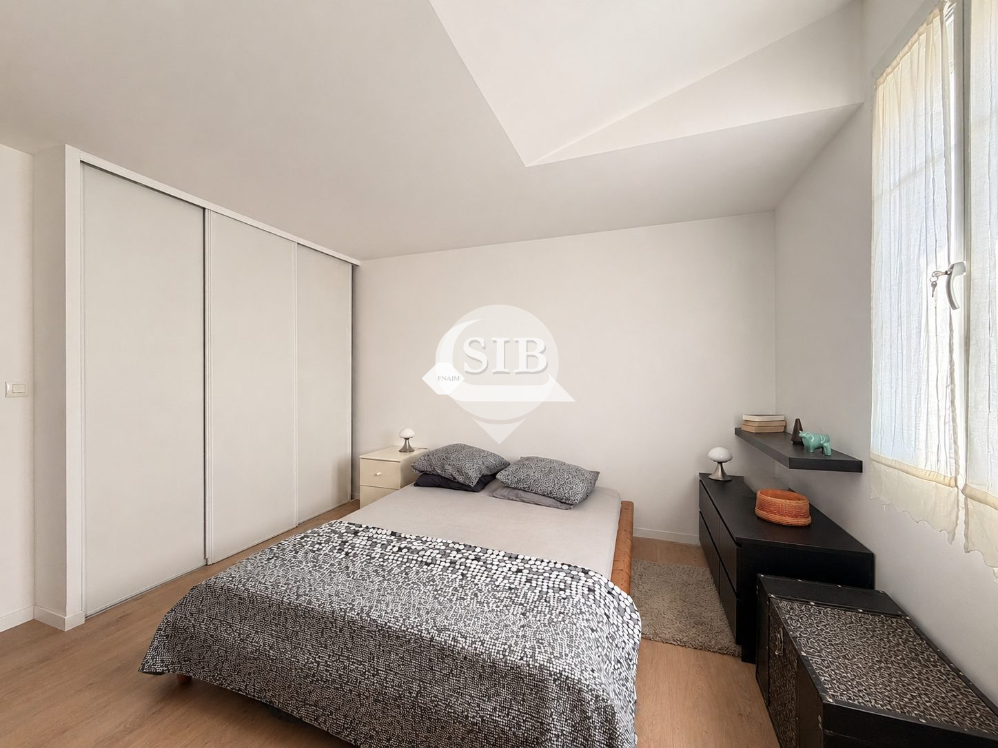 Photo 9 — S.I.B