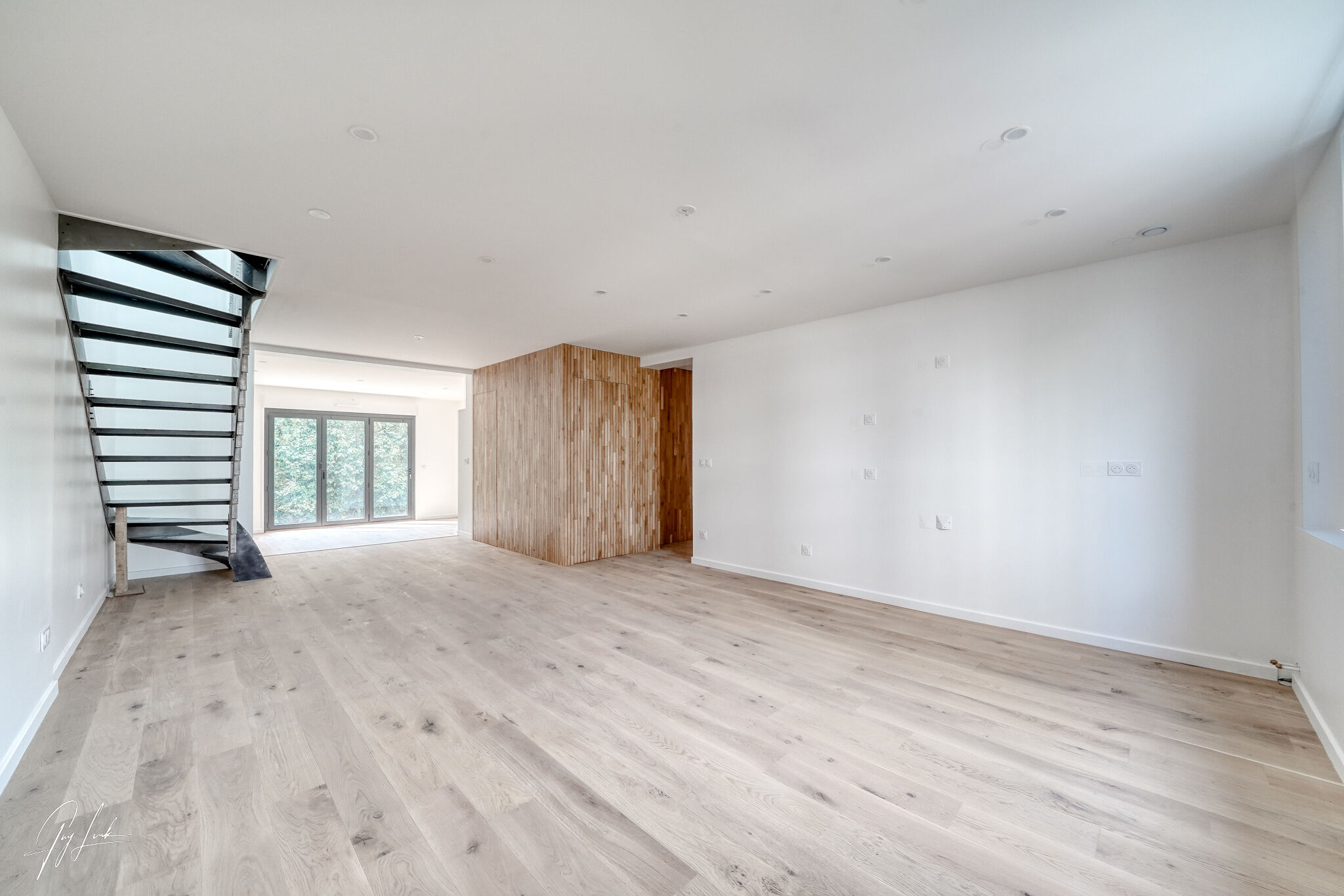 Photo 2 — VENDÔME EXCLUSIVE PROPERTIES