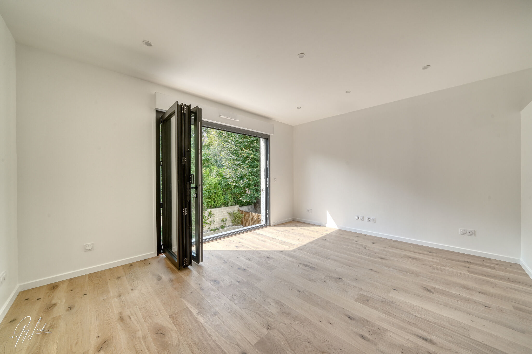 Photo 4 — VENDÔME EXCLUSIVE PROPERTIES