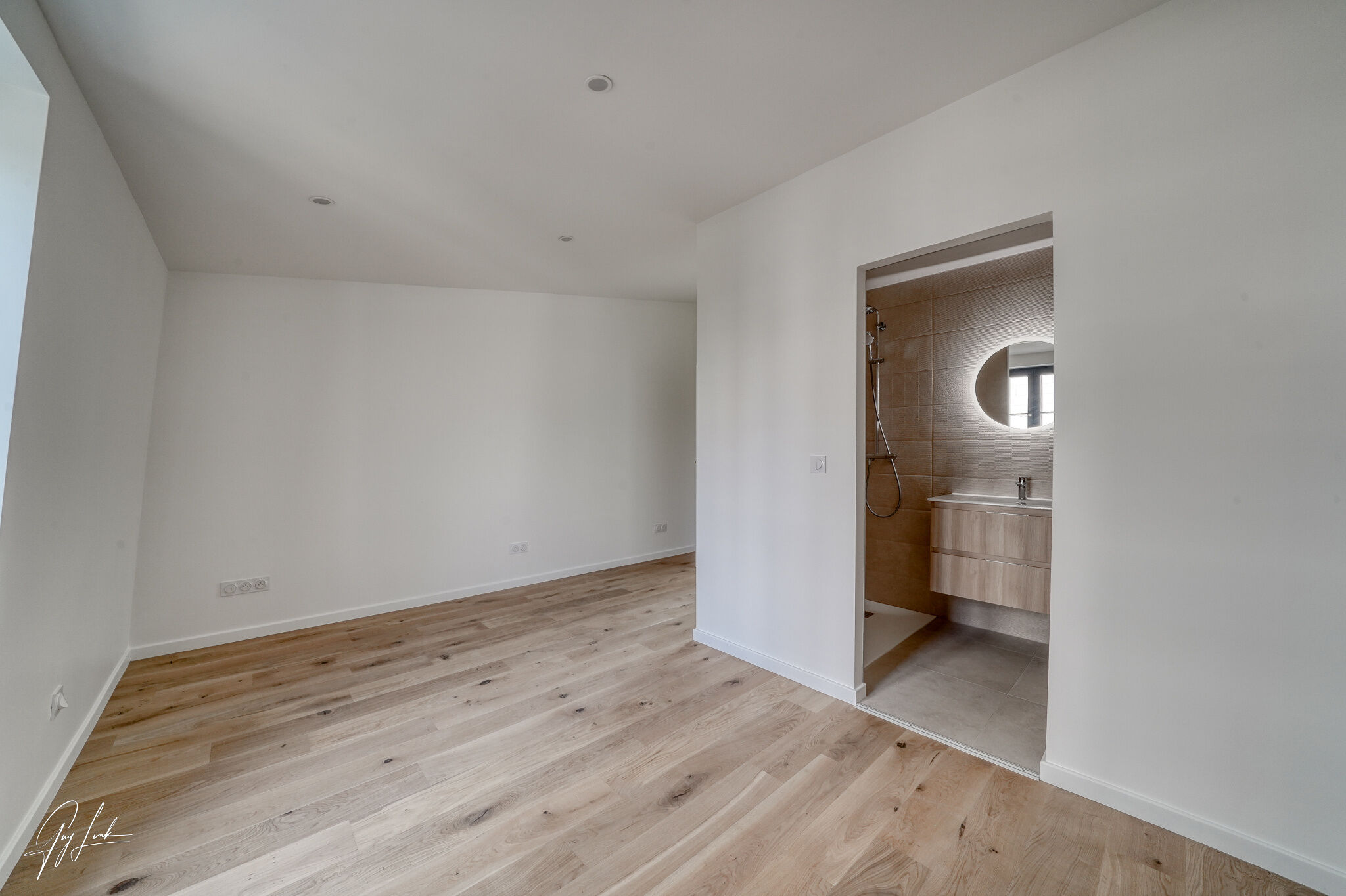 Photo 13 — VENDÔME EXCLUSIVE PROPERTIES