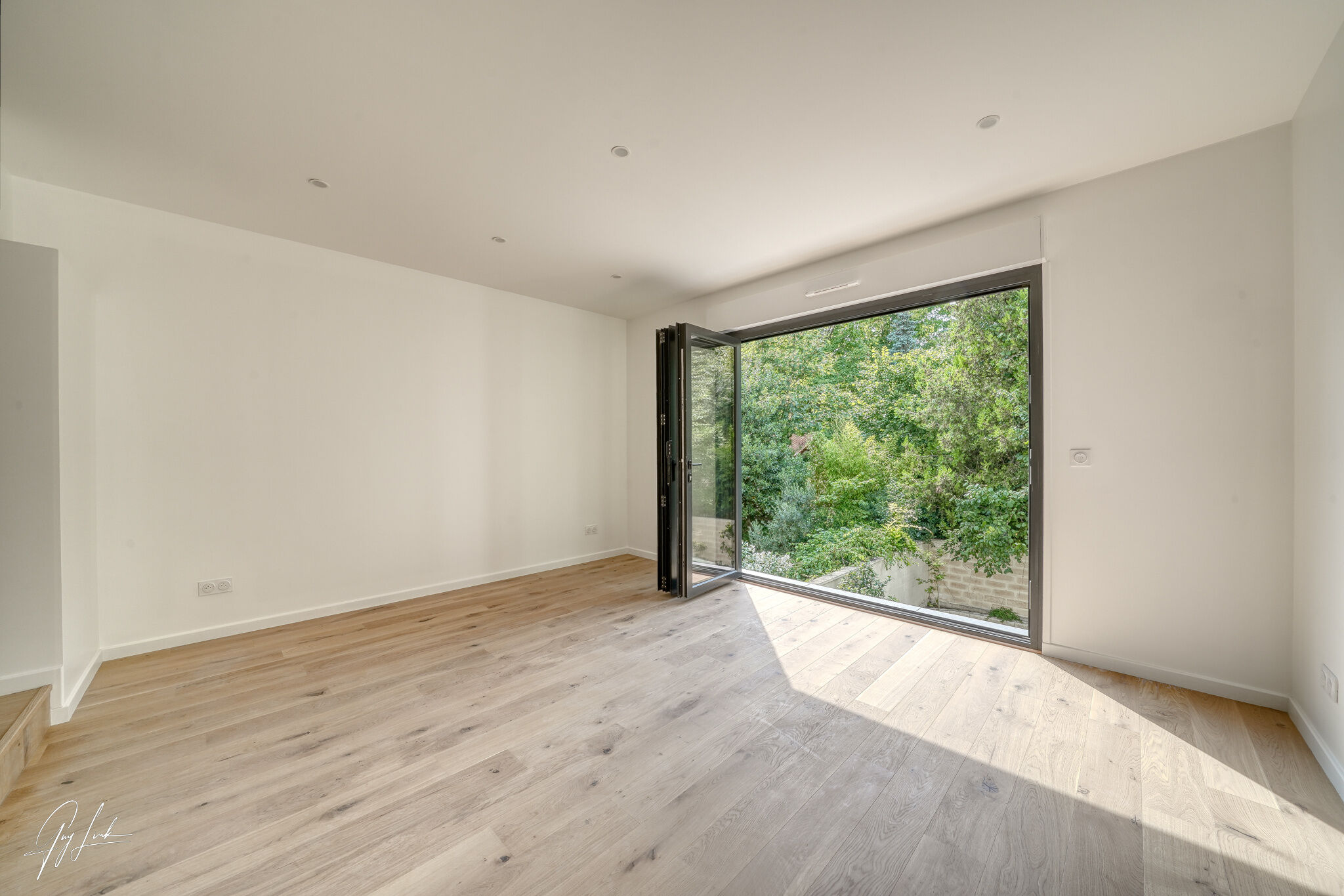 Photo 5 — VENDÔME EXCLUSIVE PROPERTIES