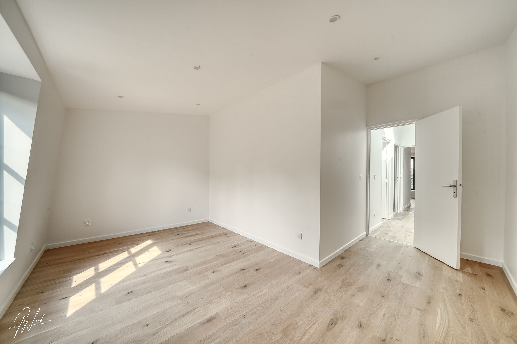 Photo 16 — VENDÔME EXCLUSIVE PROPERTIES