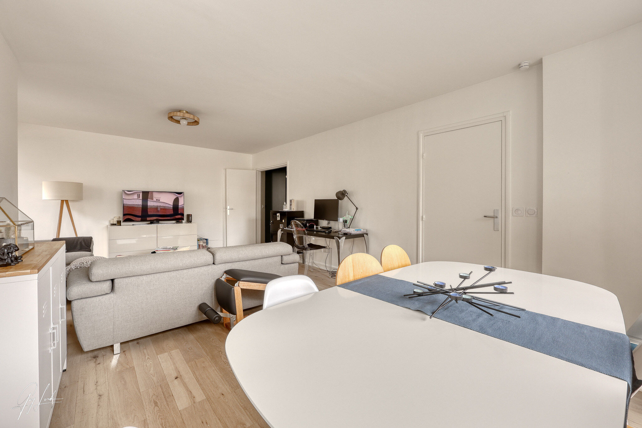 Photo 3 — VENDÔME EXCLUSIVE PROPERTIES
