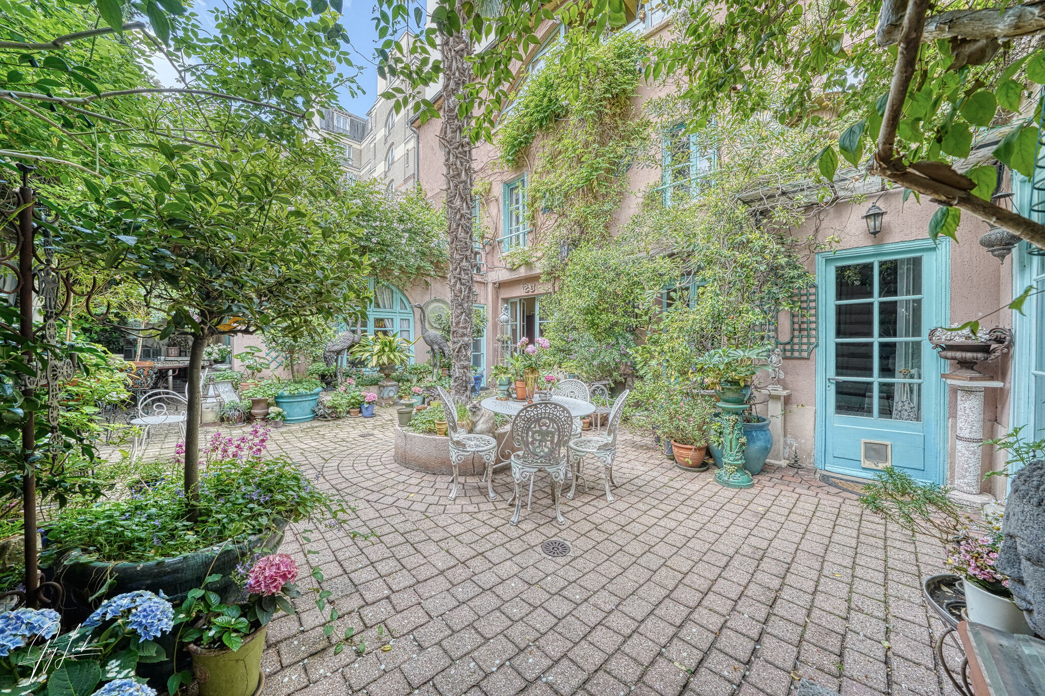 Photo 21 — VENDÔME EXCLUSIVE PROPERTIES