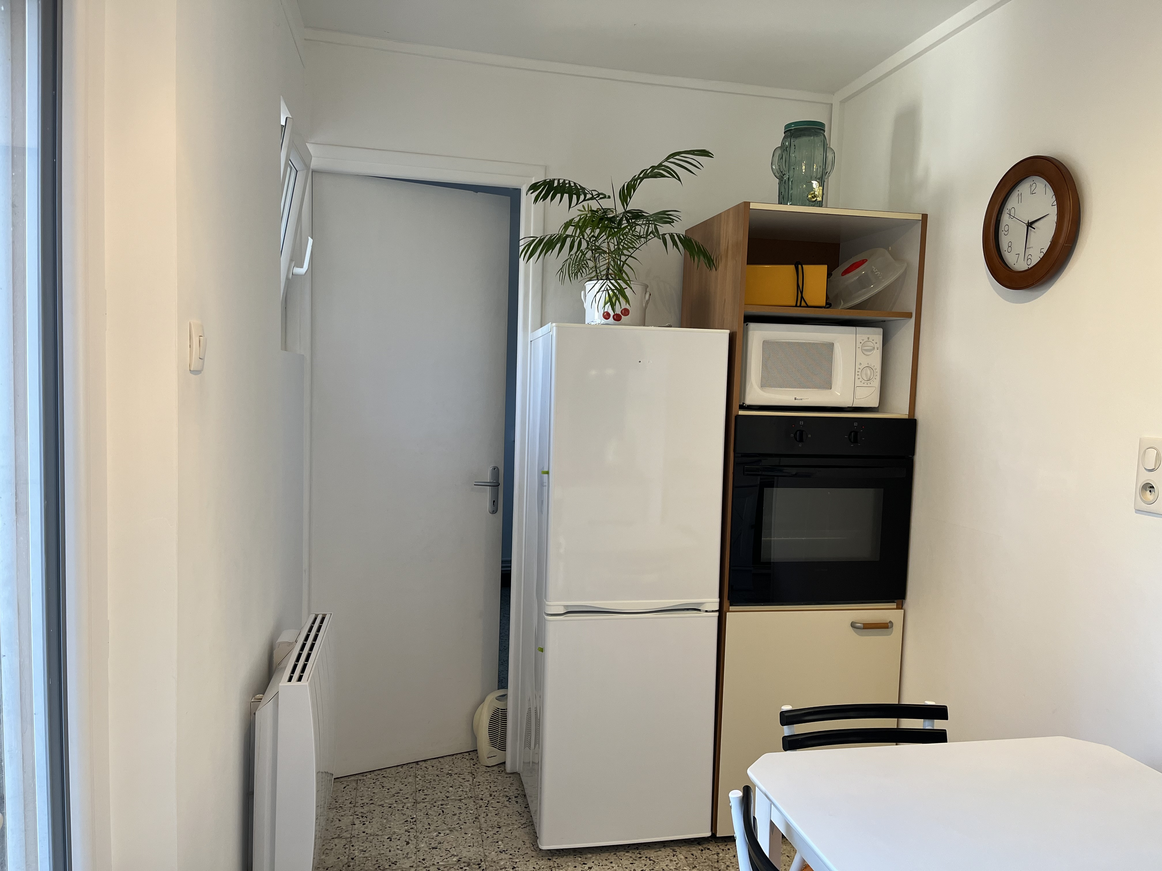 Photo 4 — Cabinet Somont