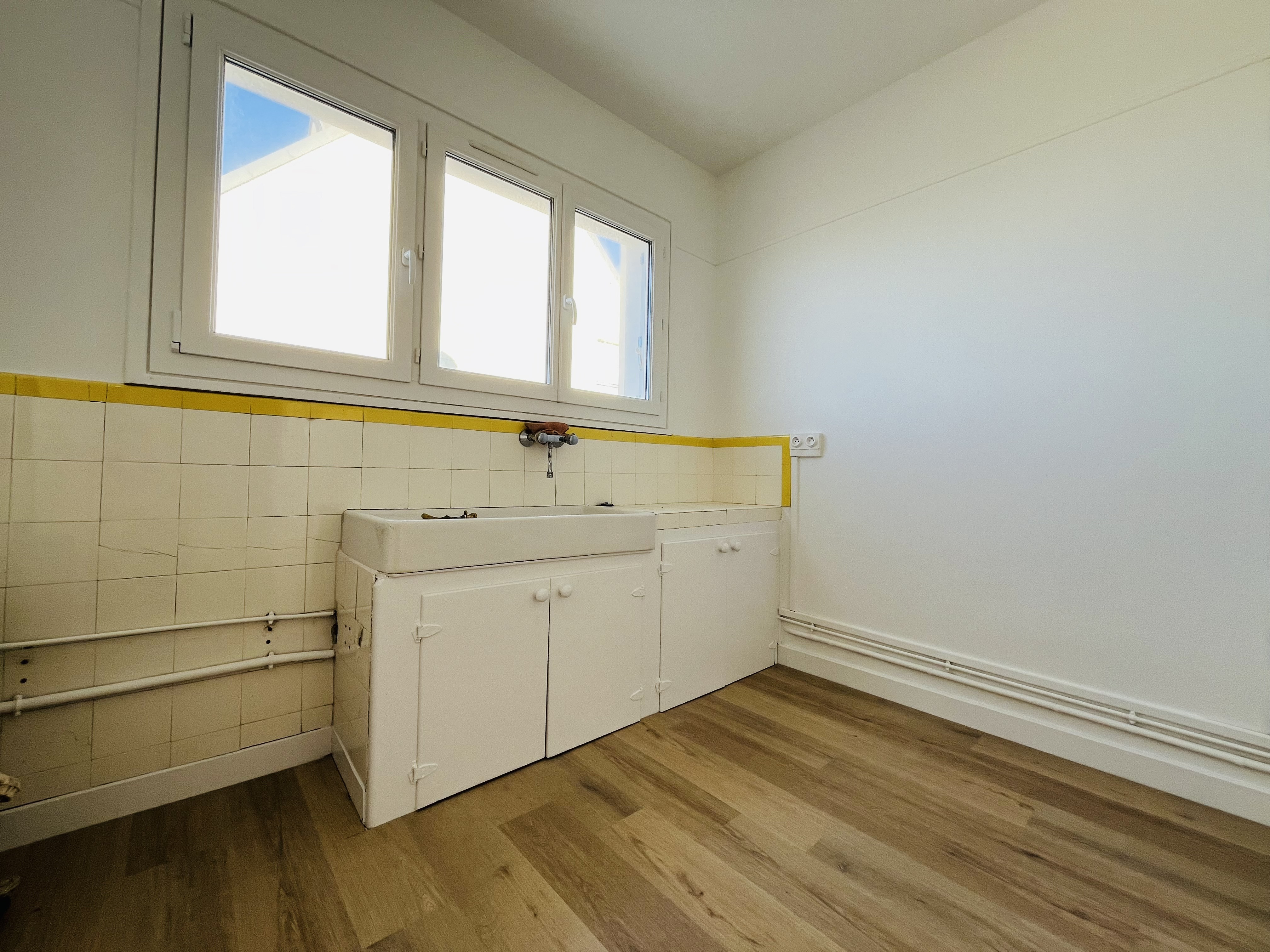 Photo 12 — Cabinet Somont