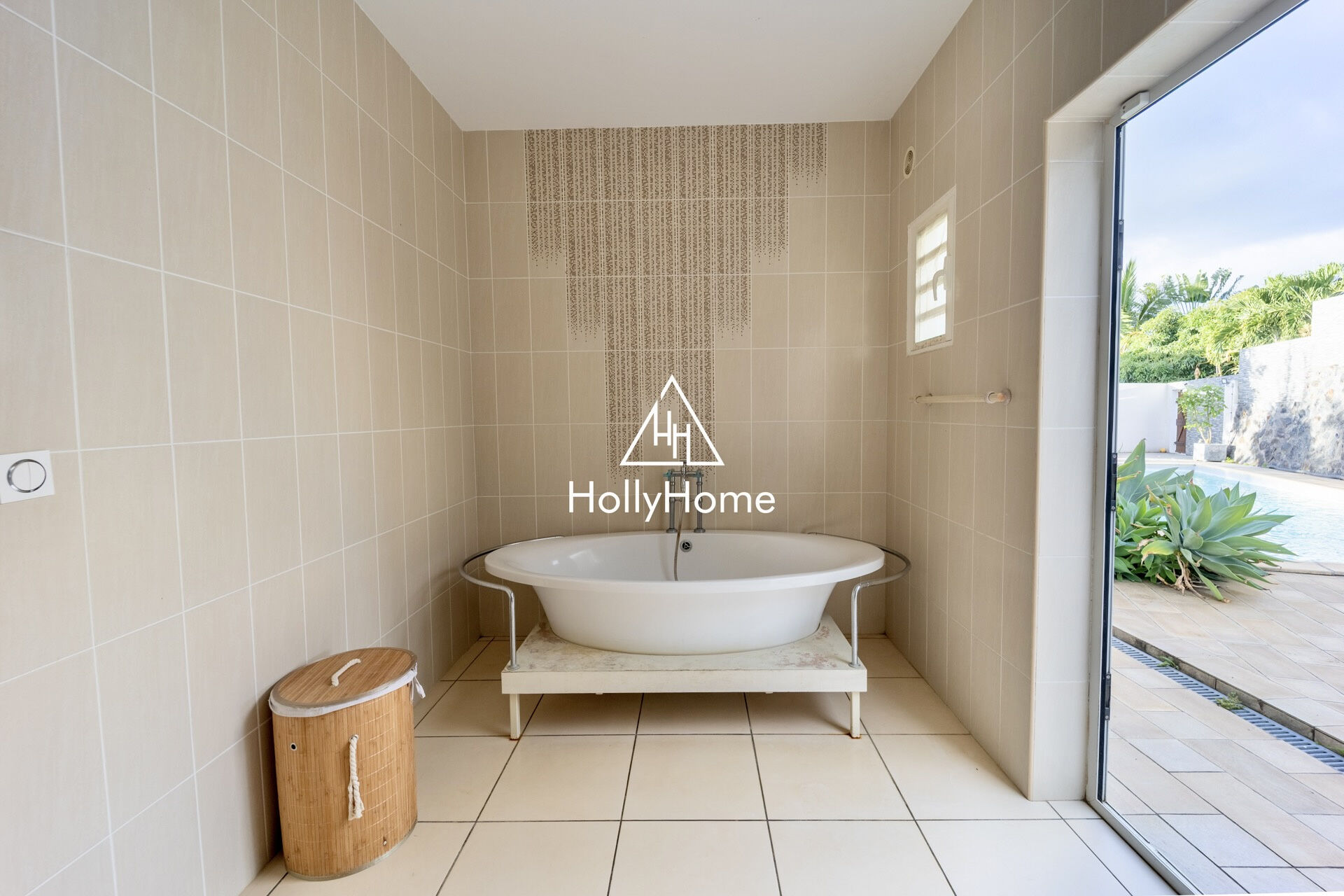 Photo 18 — HOLLYHOME