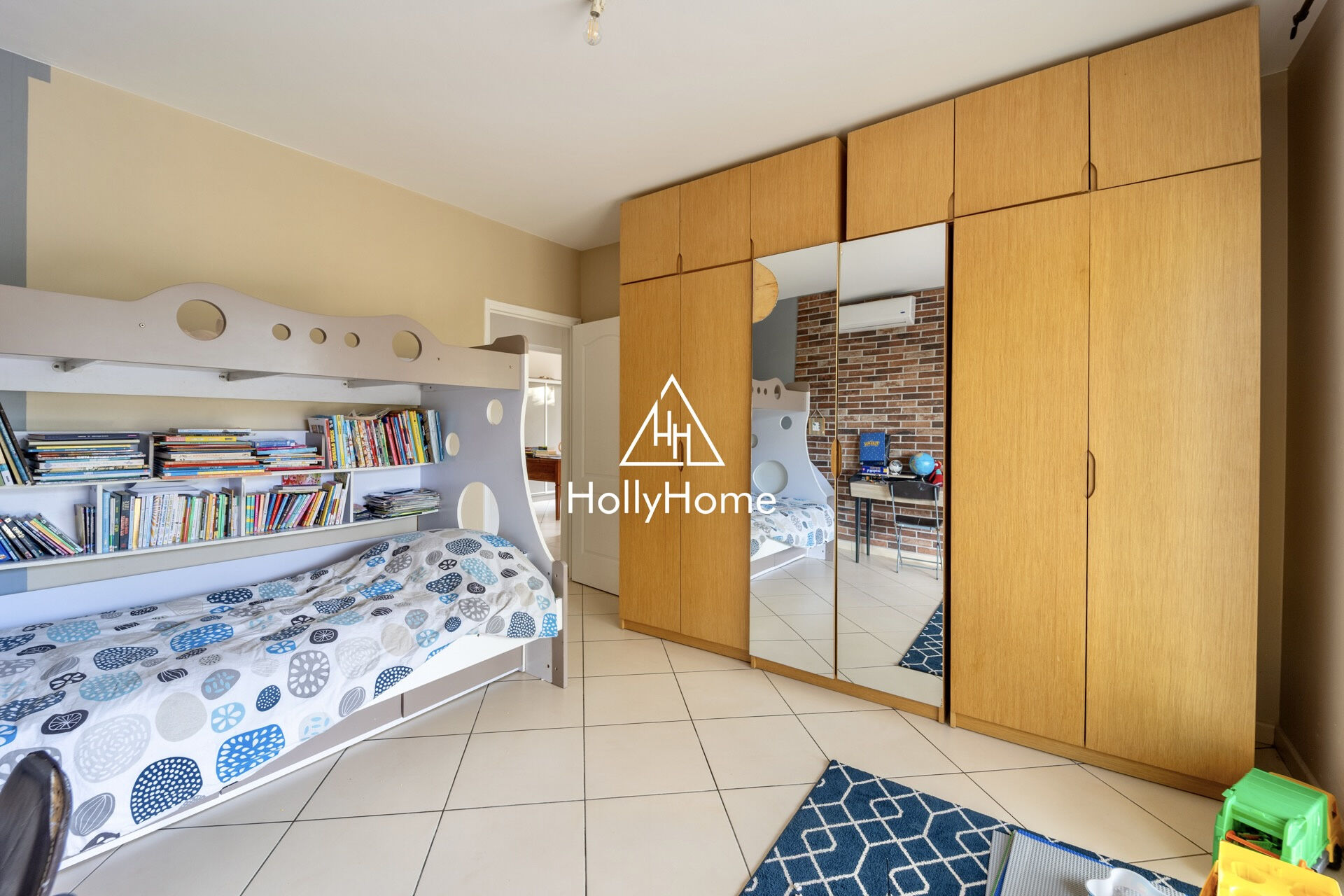 Photo 17 — HOLLYHOME