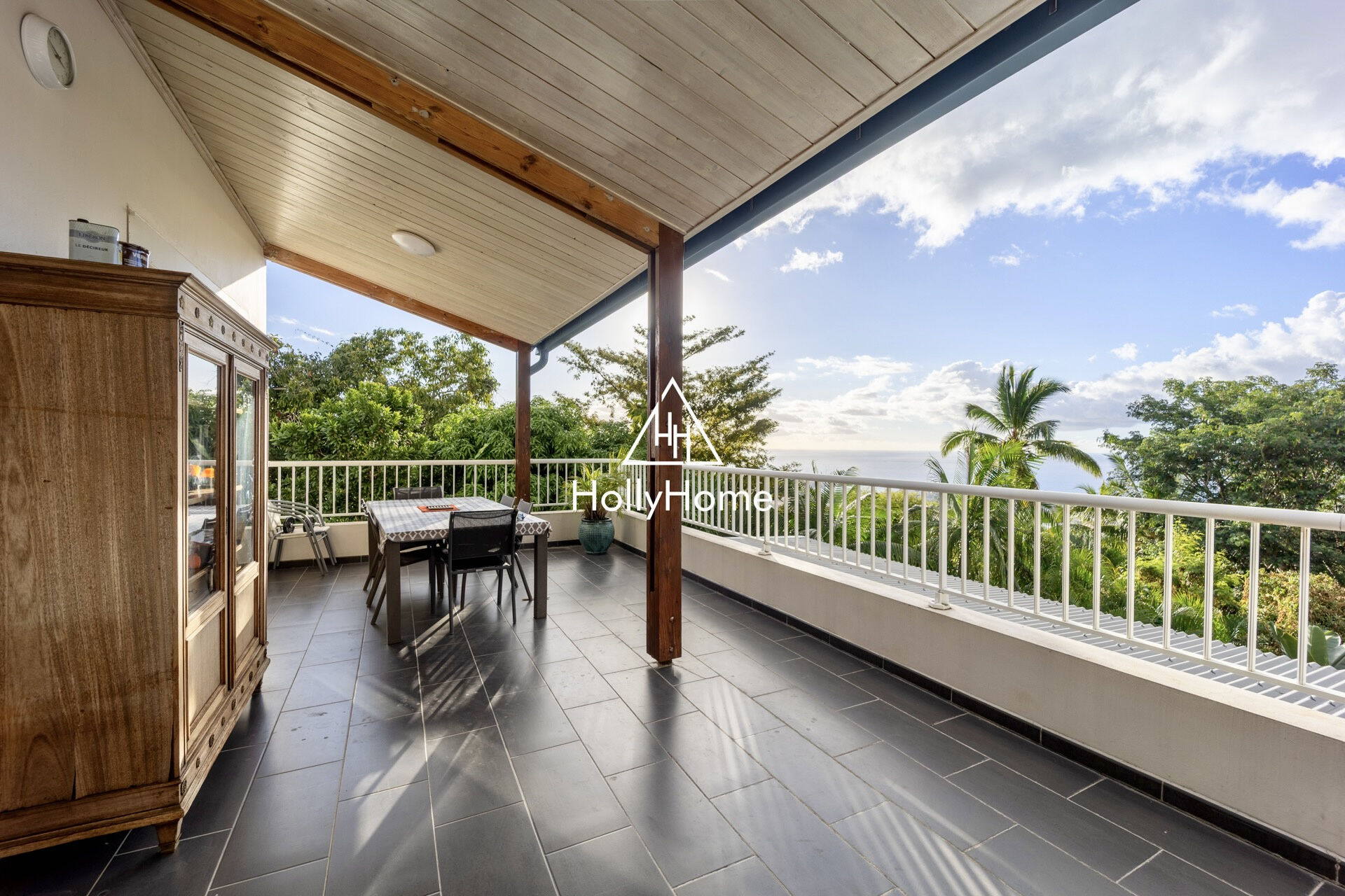 Photo 6 — HOLLYHOME
