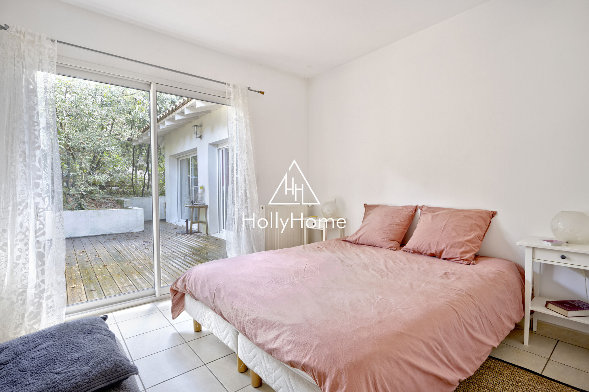 Photo 11 — HOLLYHOME
