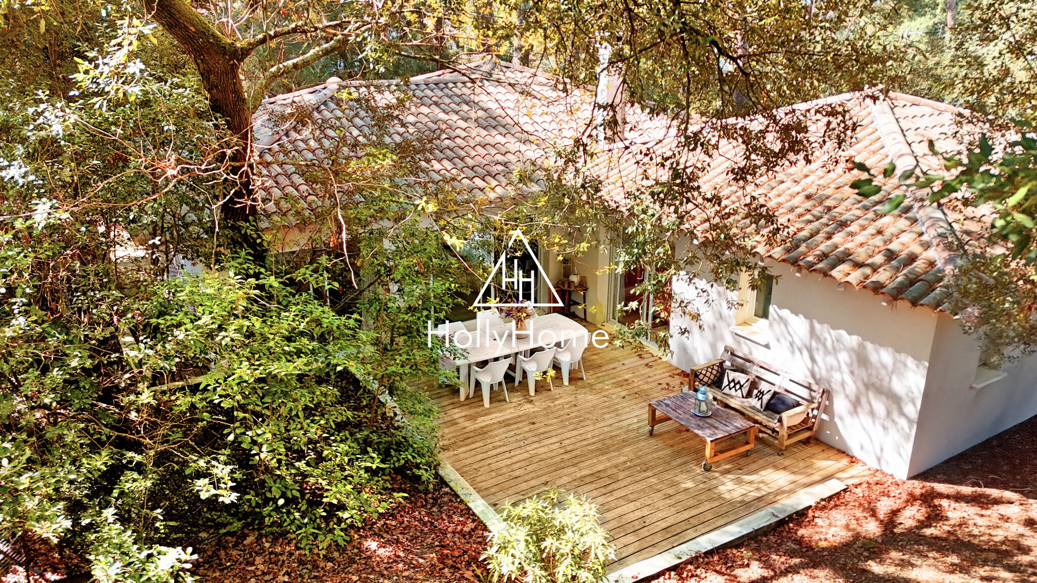 Photo 2 — HOLLYHOME