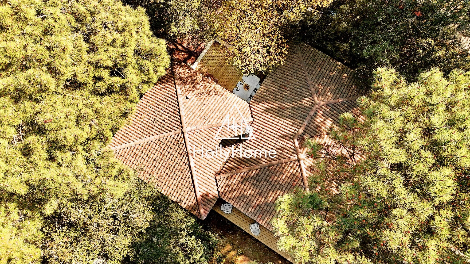 Photo 3 — HOLLYHOME