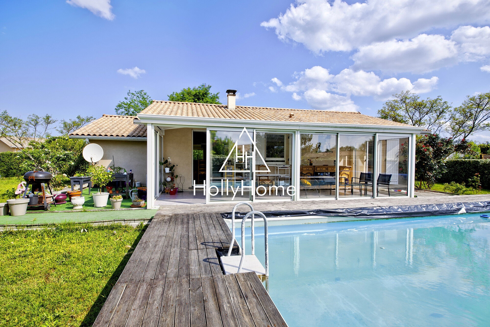 Photo 4 — HOLLYHOME