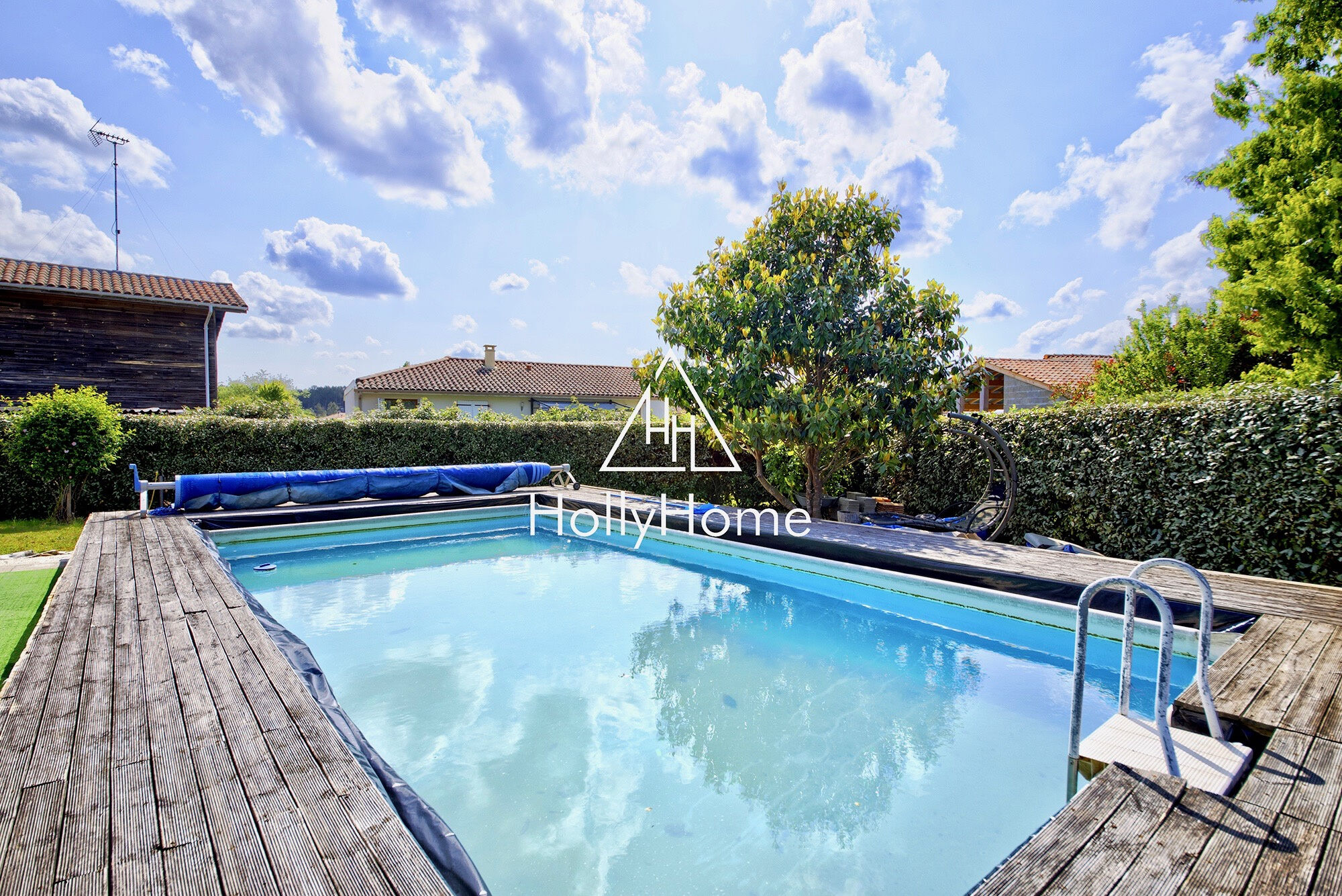 Photo 2 — HOLLYHOME
