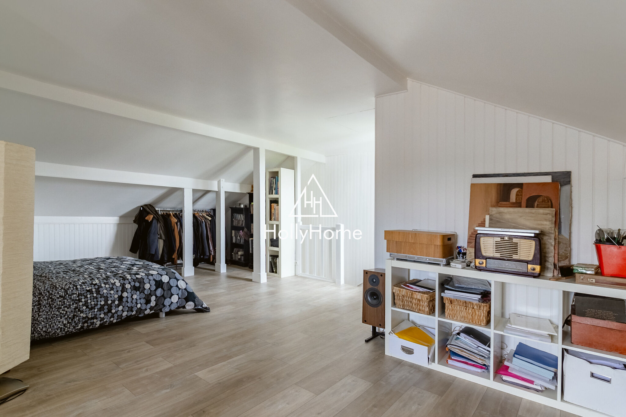 Photo 13 — HOLLYHOME