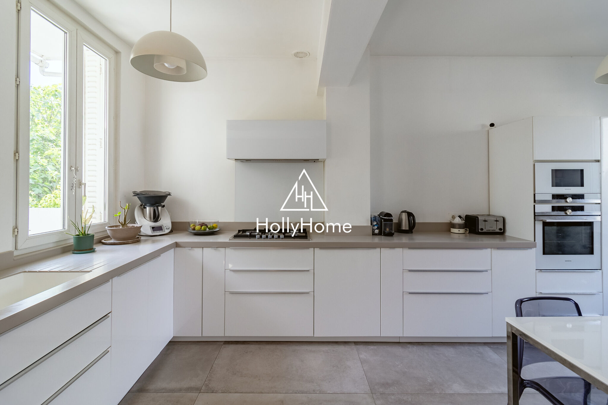 Photo 6 — HOLLYHOME