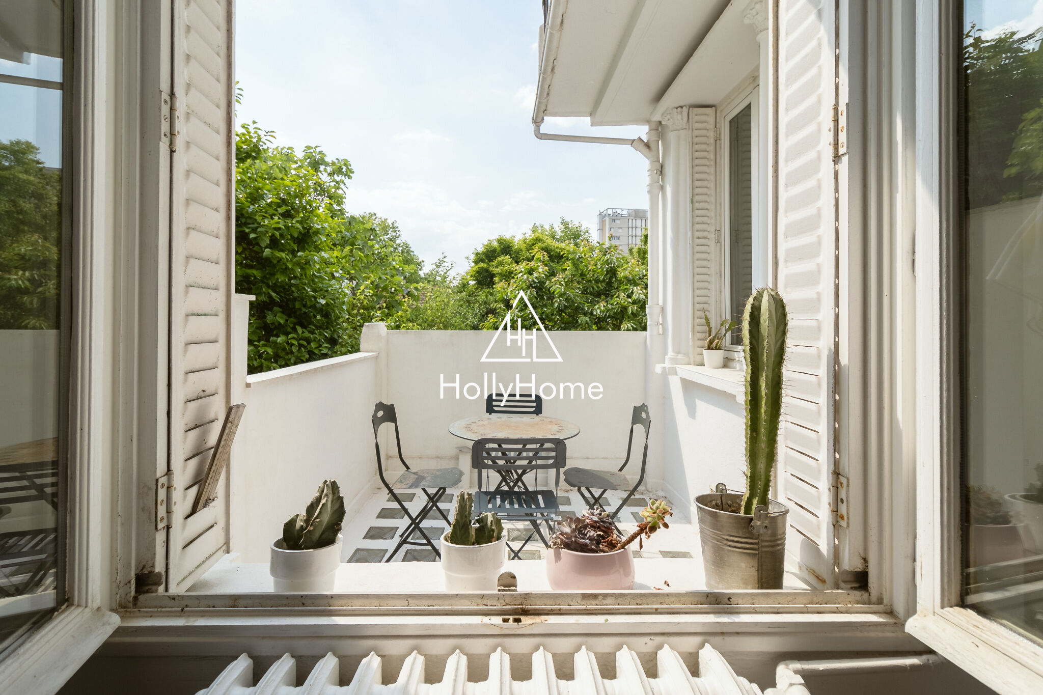 Photo 3 — HOLLYHOME
