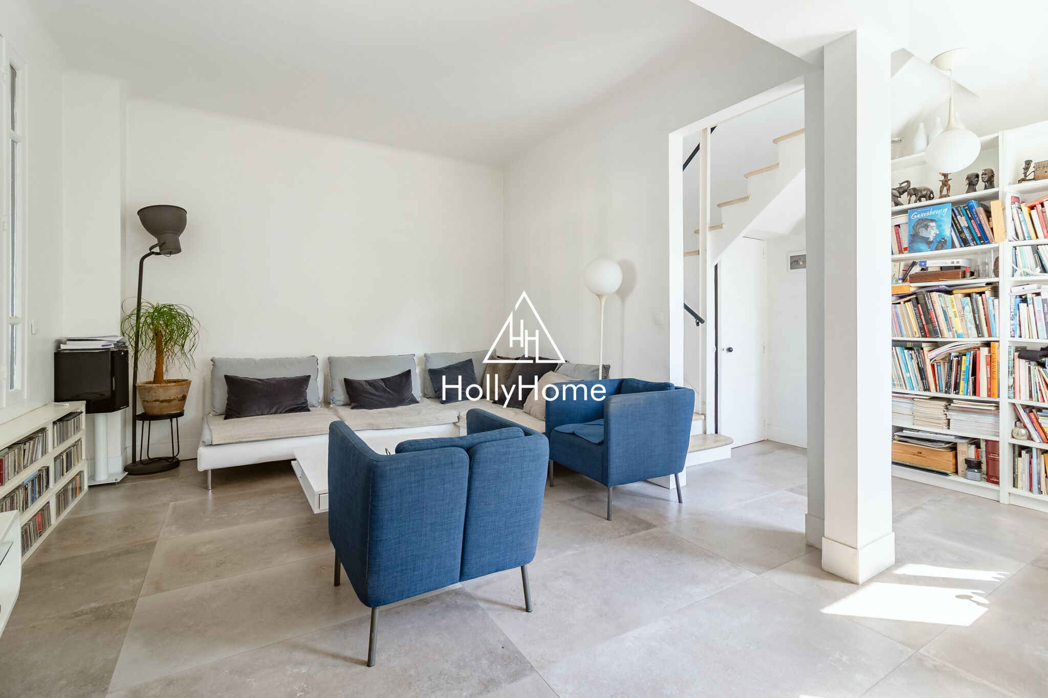 Photo 2 — HOLLYHOME