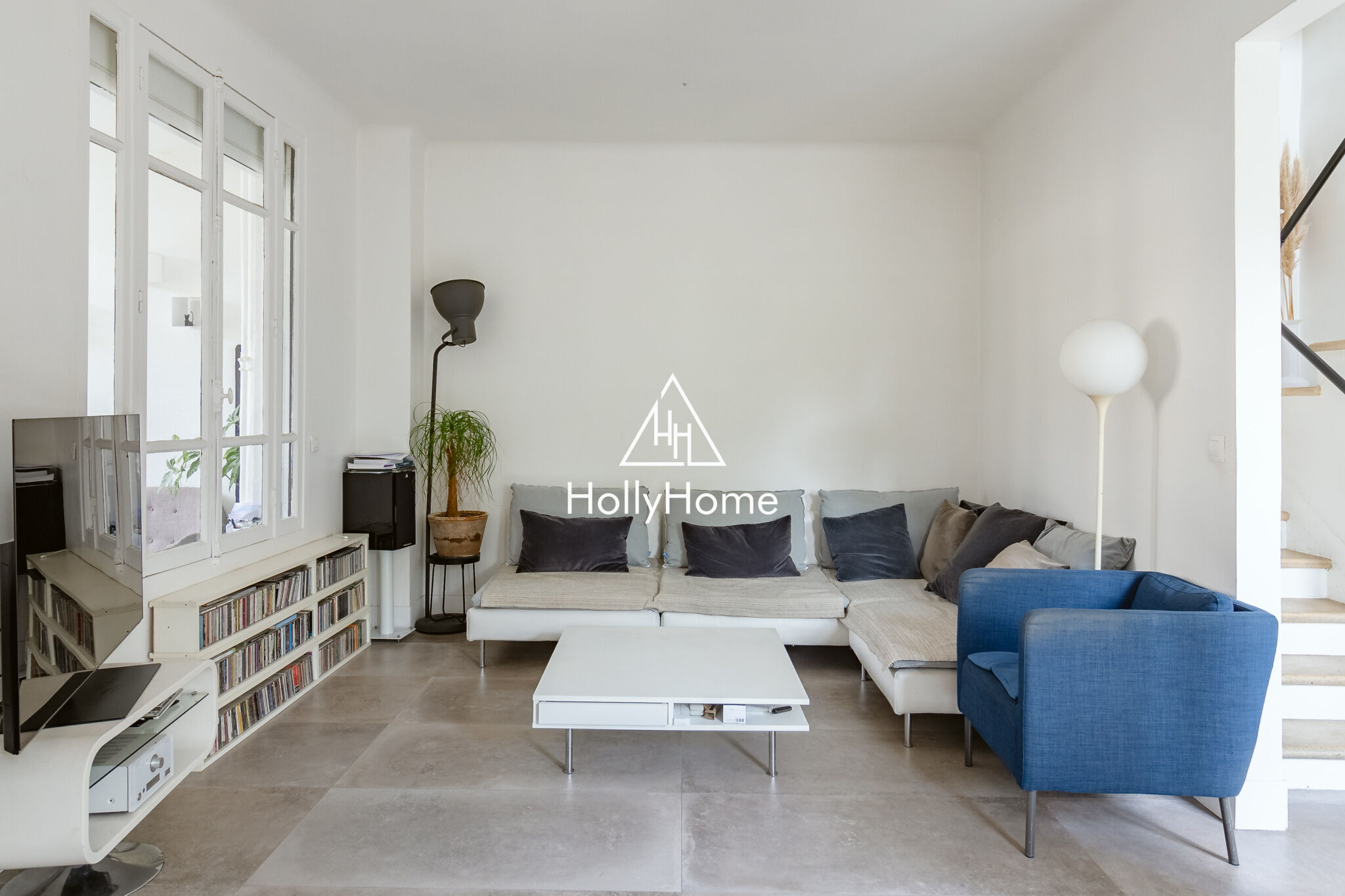 Photo 5 — HOLLYHOME