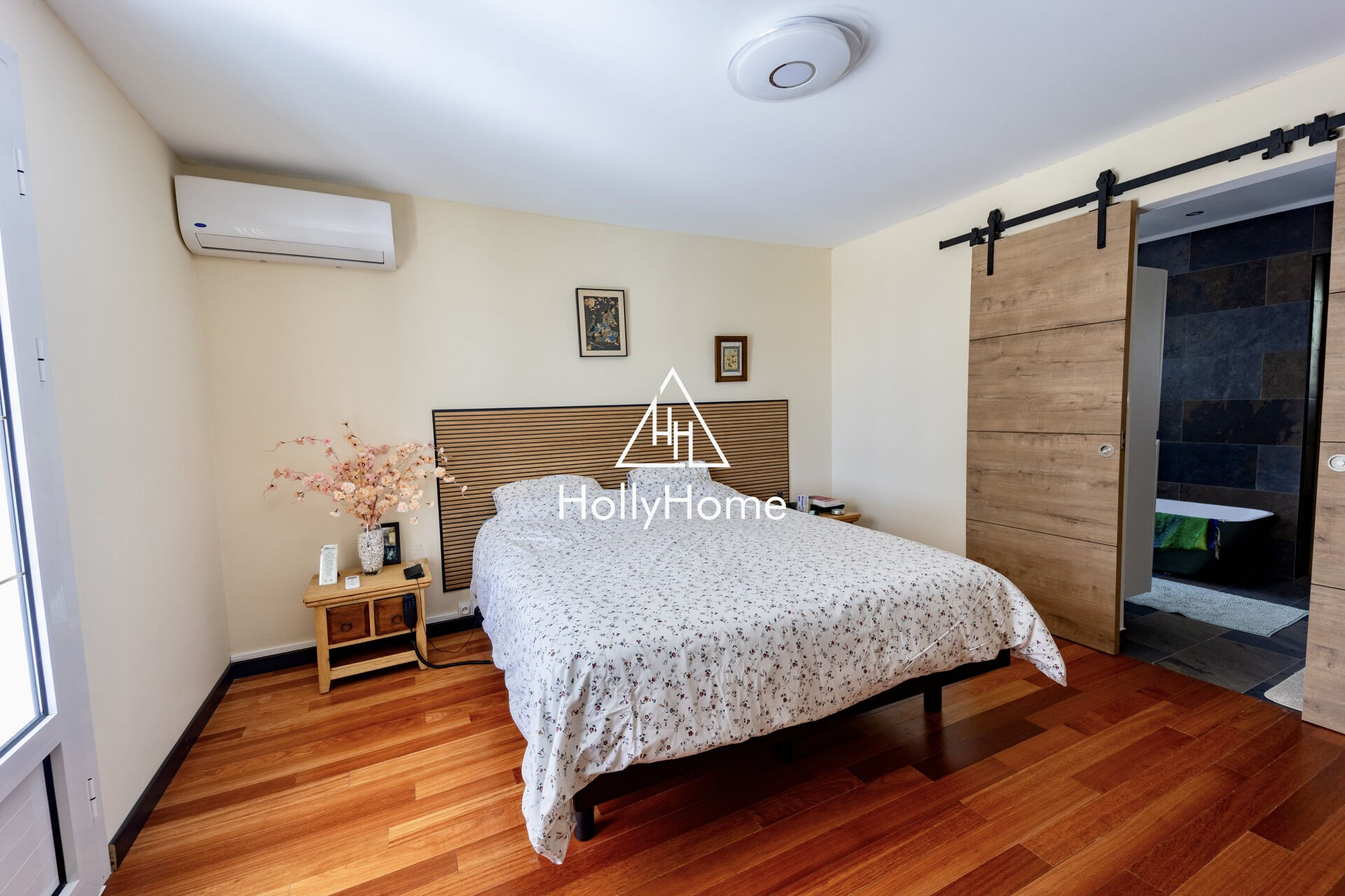 Photo 12 — HOLLYHOME