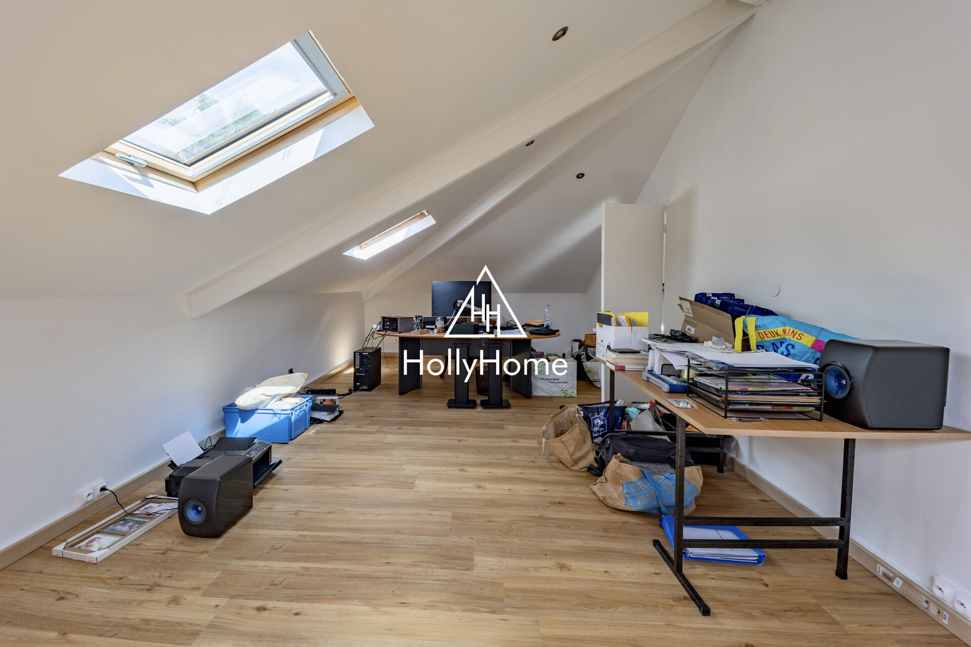 Photo 11 — HOLLYHOME