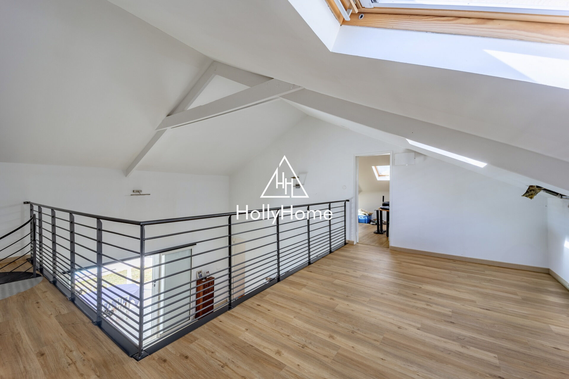 Photo 9 — HOLLYHOME