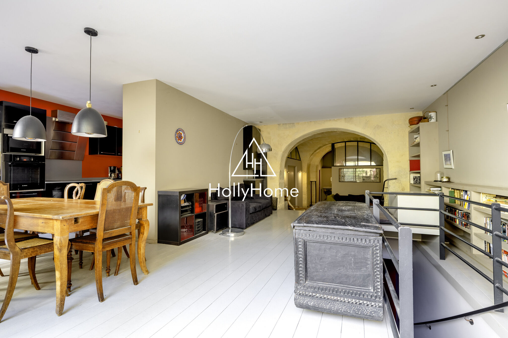 Photo 3 — HOLLYHOME