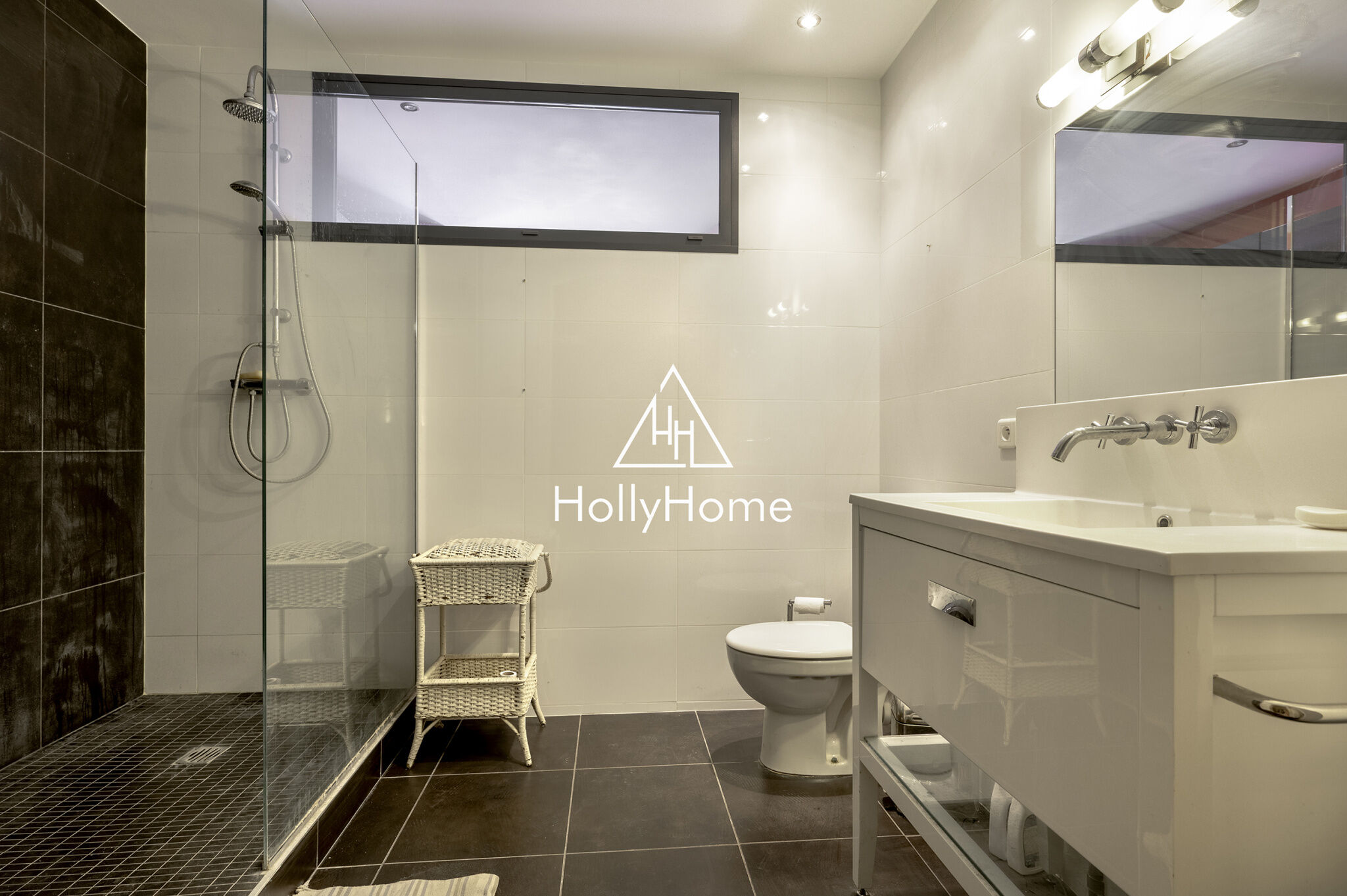 Photo 9 — HOLLYHOME