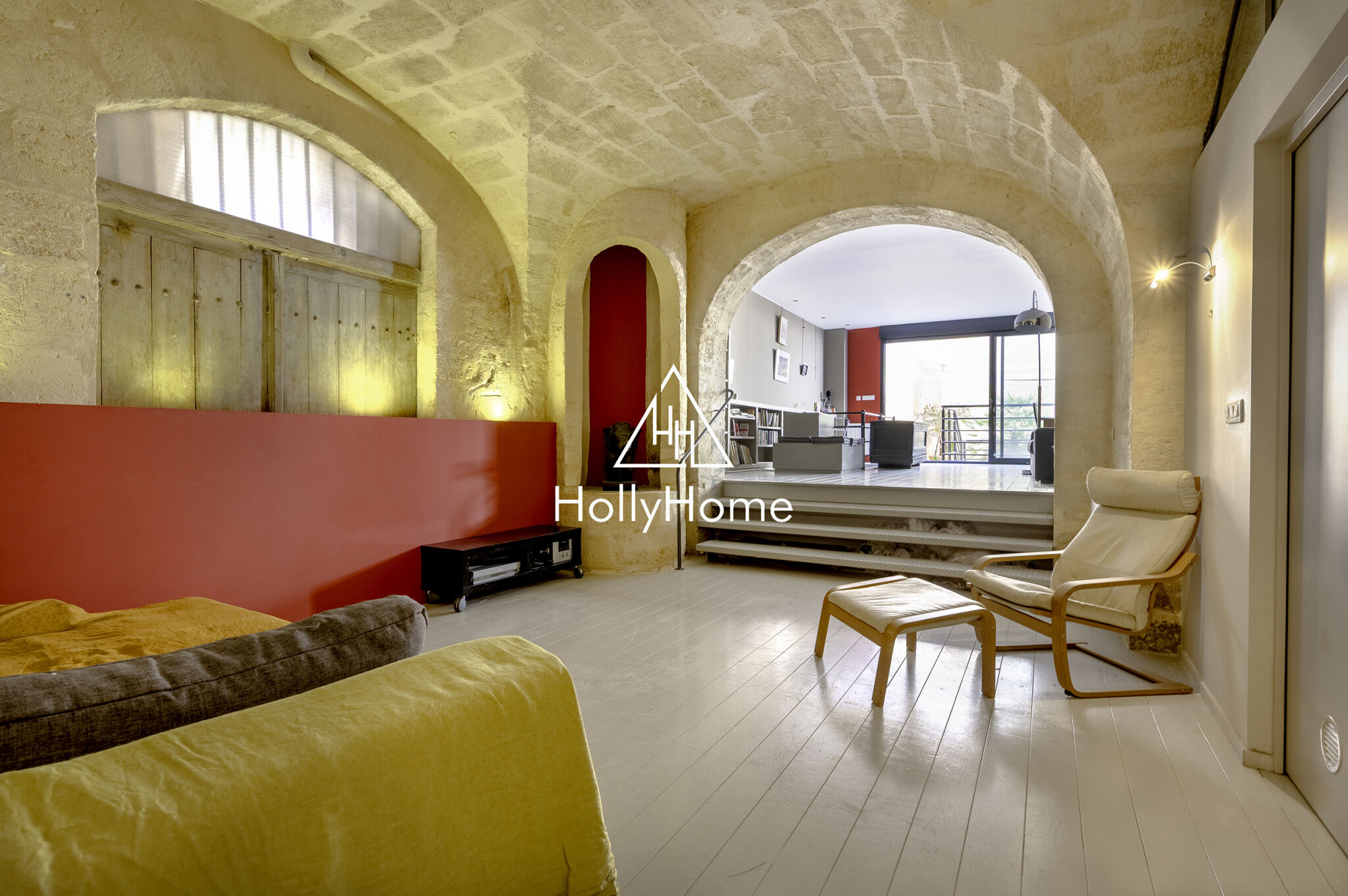 Photo 5 — HOLLYHOME