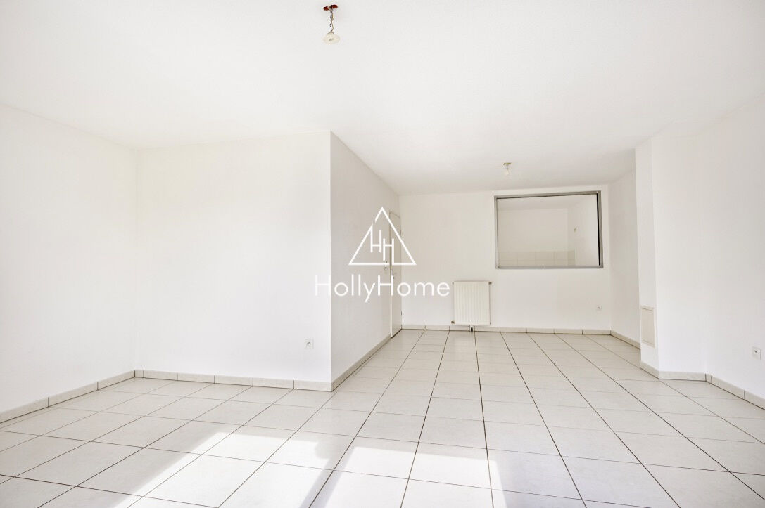Photo 2 — HOLLYHOME